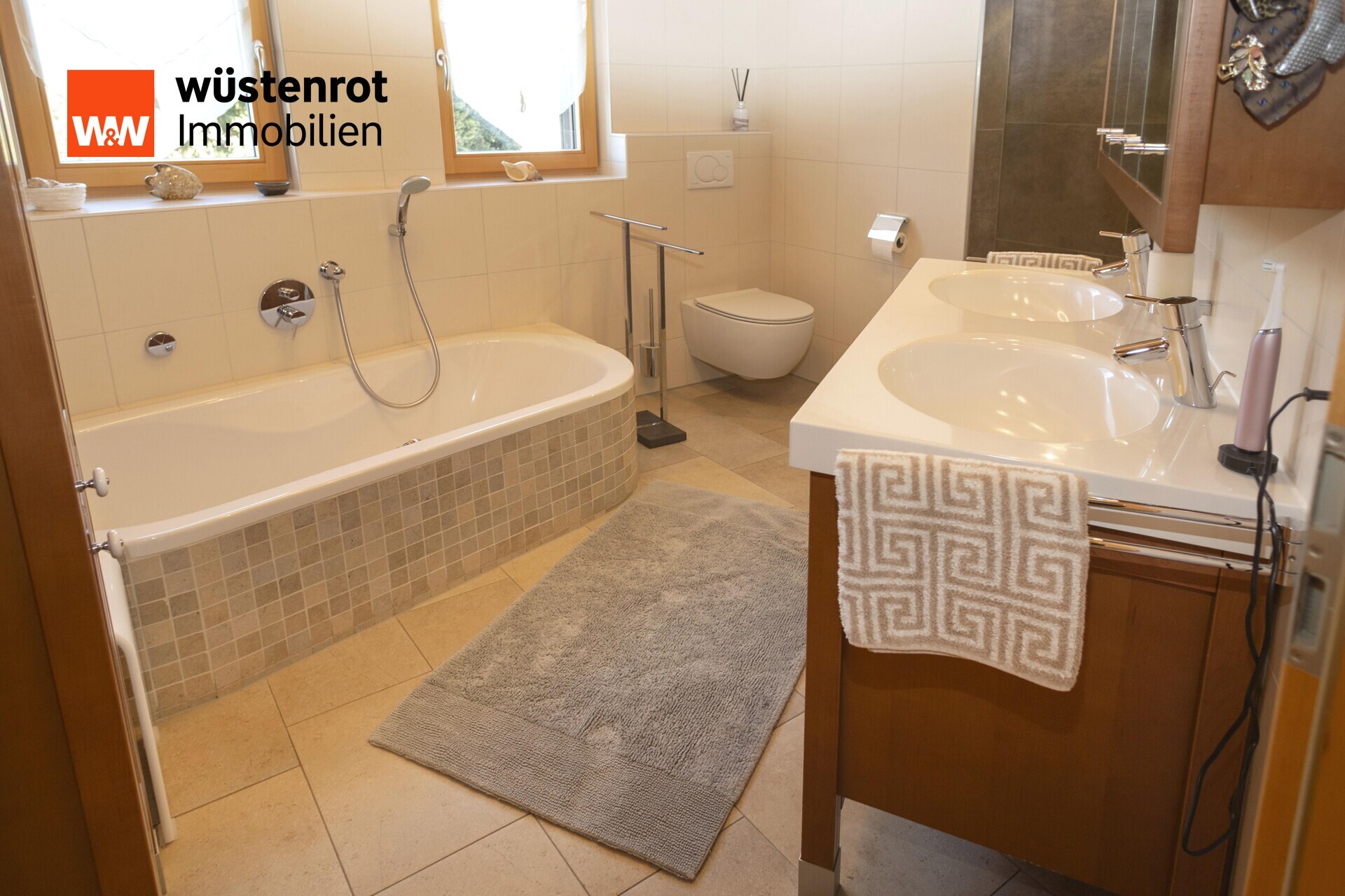Immobilienangebot - Pfaffenhofen an der Ilm / Affalterbach - Alle - Mit A+ energetisch top! Modernes Familienhaus mit großer Einliegerwohnung und Pool