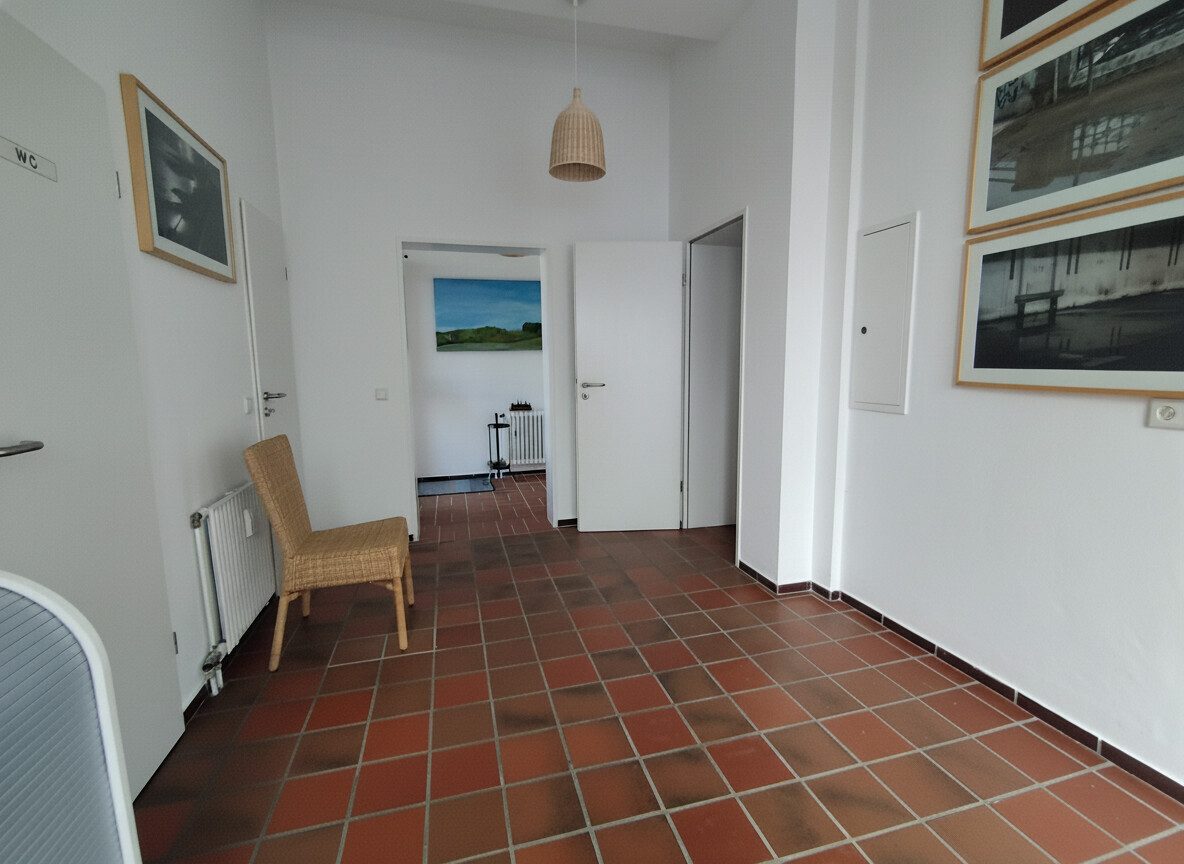 Immobilienangebot - Lemgo / Brake - Alle - Ideal für Praxis oder Dienstleister – barrierefreie Räume in Lemgo-Brake mit Stellplatz