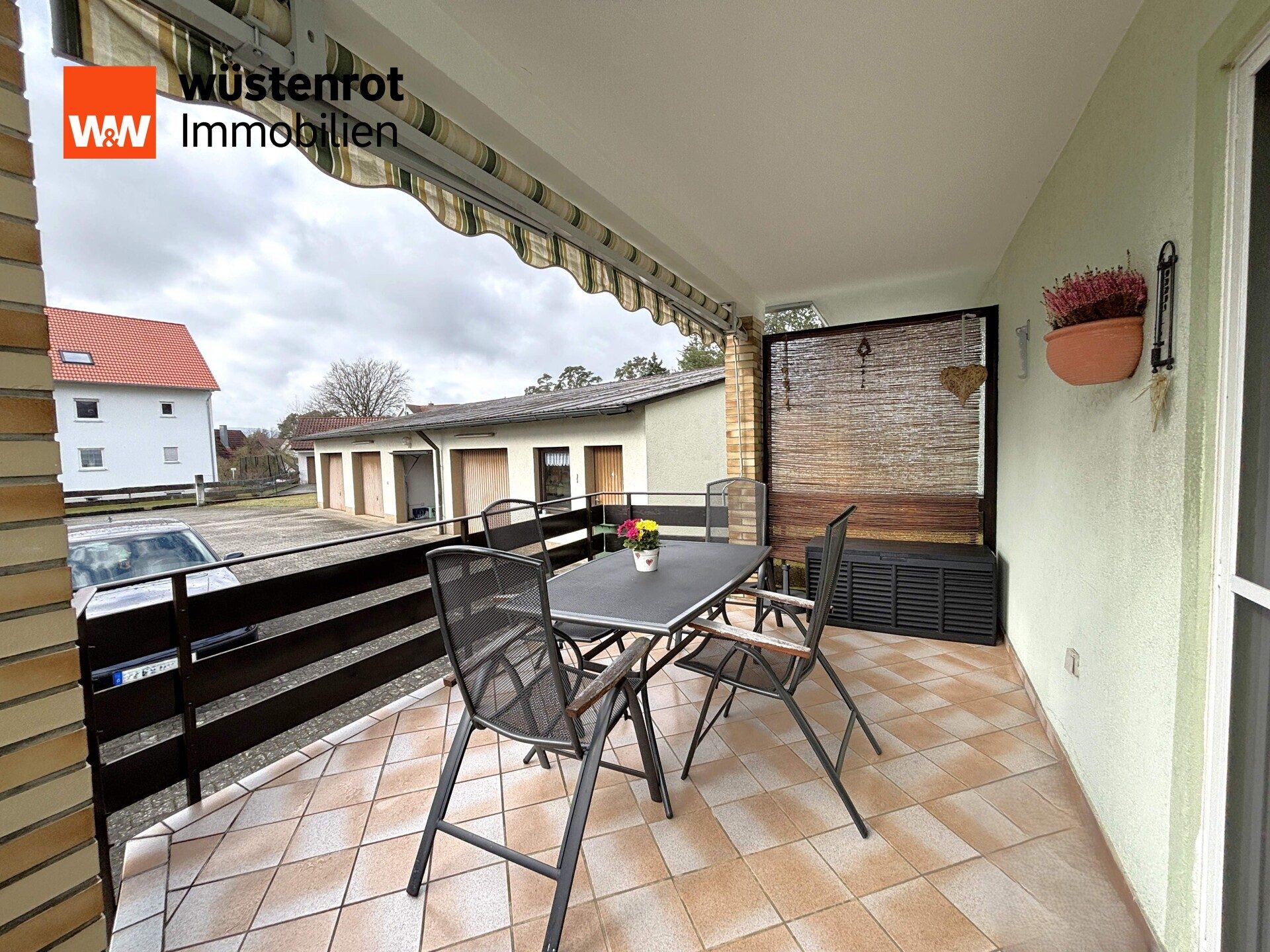 Immobilienangebot - Reichenschwand - Alle - Gepflegtes Mehrfamilienhaus, mit 5 Garagen, 
Nebengebäude und 1233 m² großem Grundstück