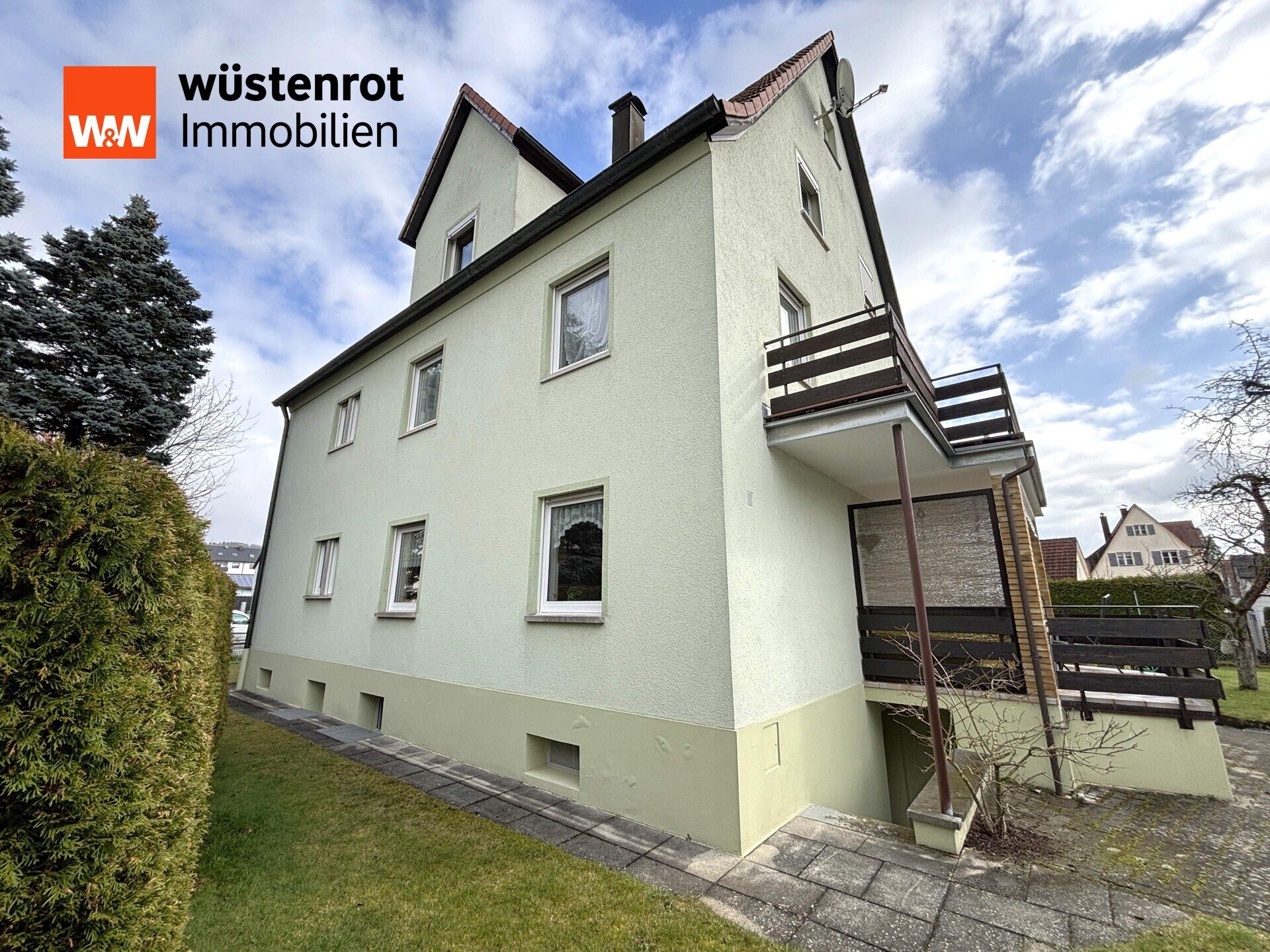 Immobilienangebot - Reichenschwand - Alle - Gepflegtes Mehrfamilienhaus, mit 5 Garagen, 
Nebengebäude und 1233 m² großem Grundstück