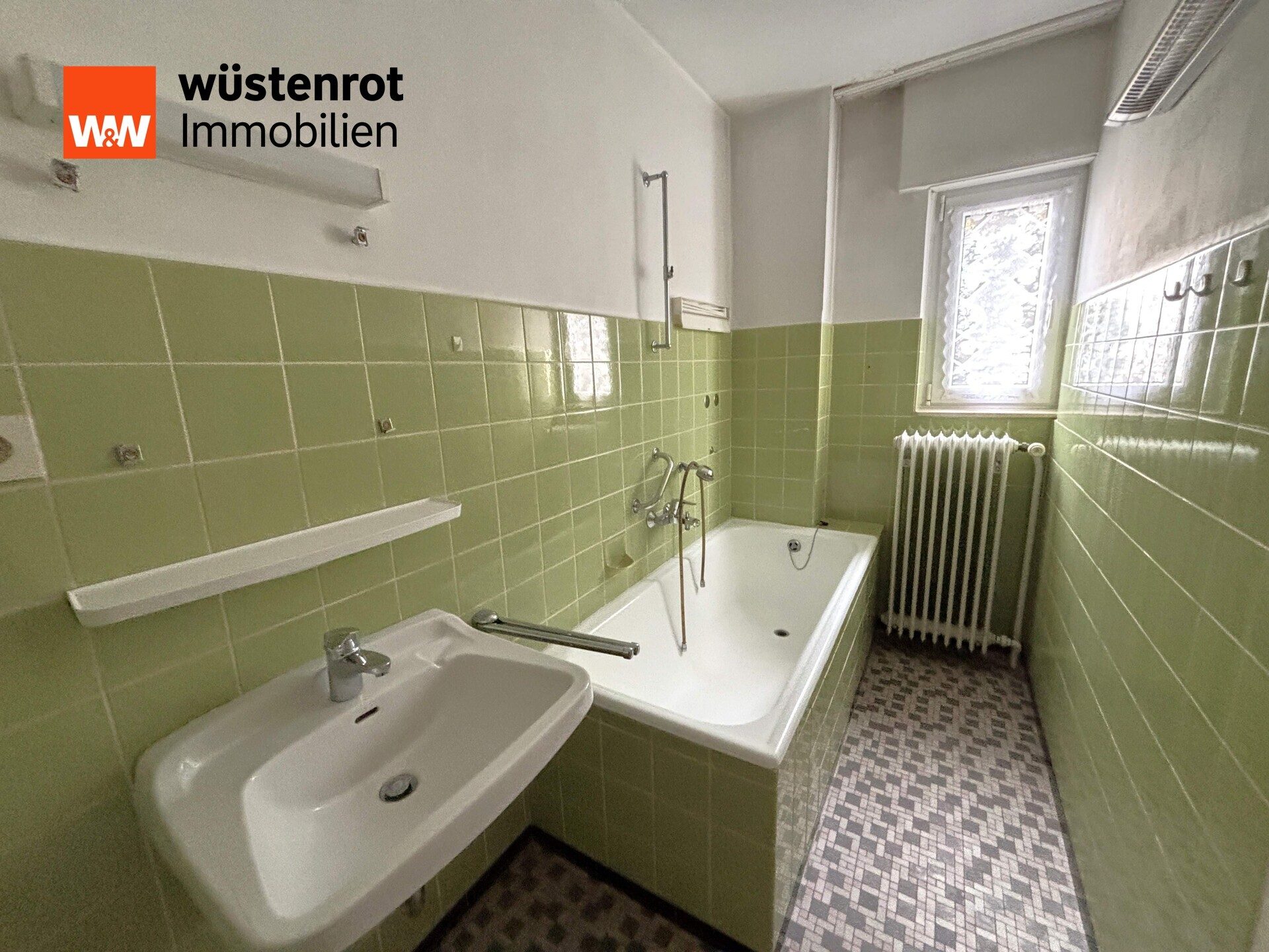Immobilienangebot - Reichenschwand - Alle - Gepflegtes Mehrfamilienhaus, mit 5 Garagen, 
Nebengebäude und 1233 m² großem Grundstück
