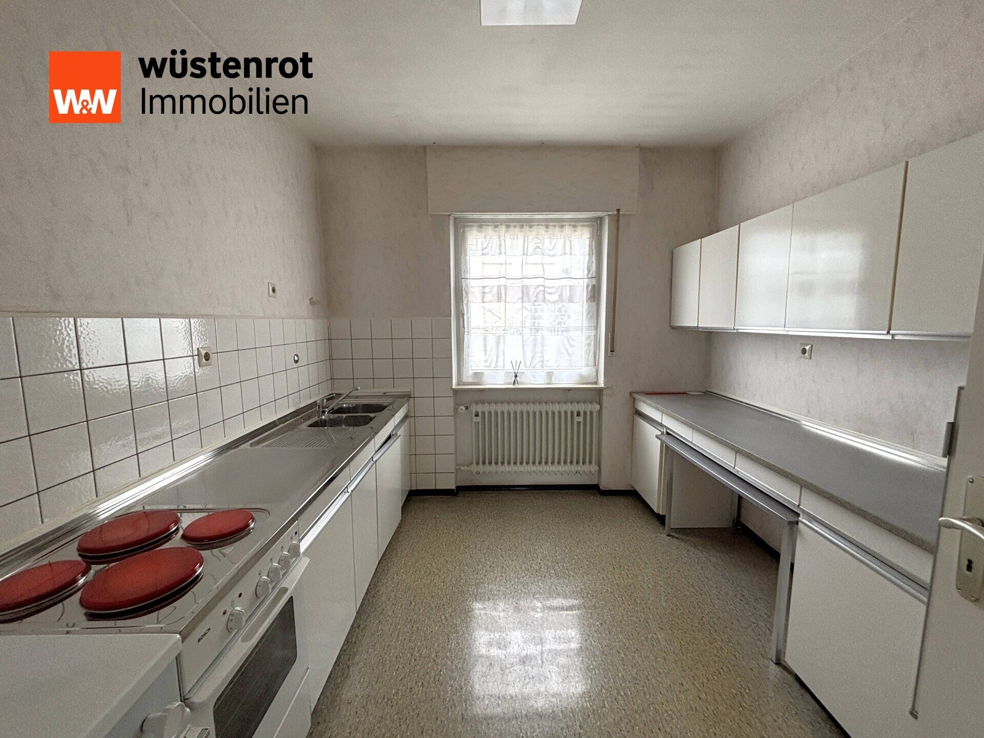 Immobilienangebot - Reichenschwand - Alle - Gepflegtes Mehrfamilienhaus, mit 5 Garagen, 
Nebengebäude und 1233 m² großem Grundstück