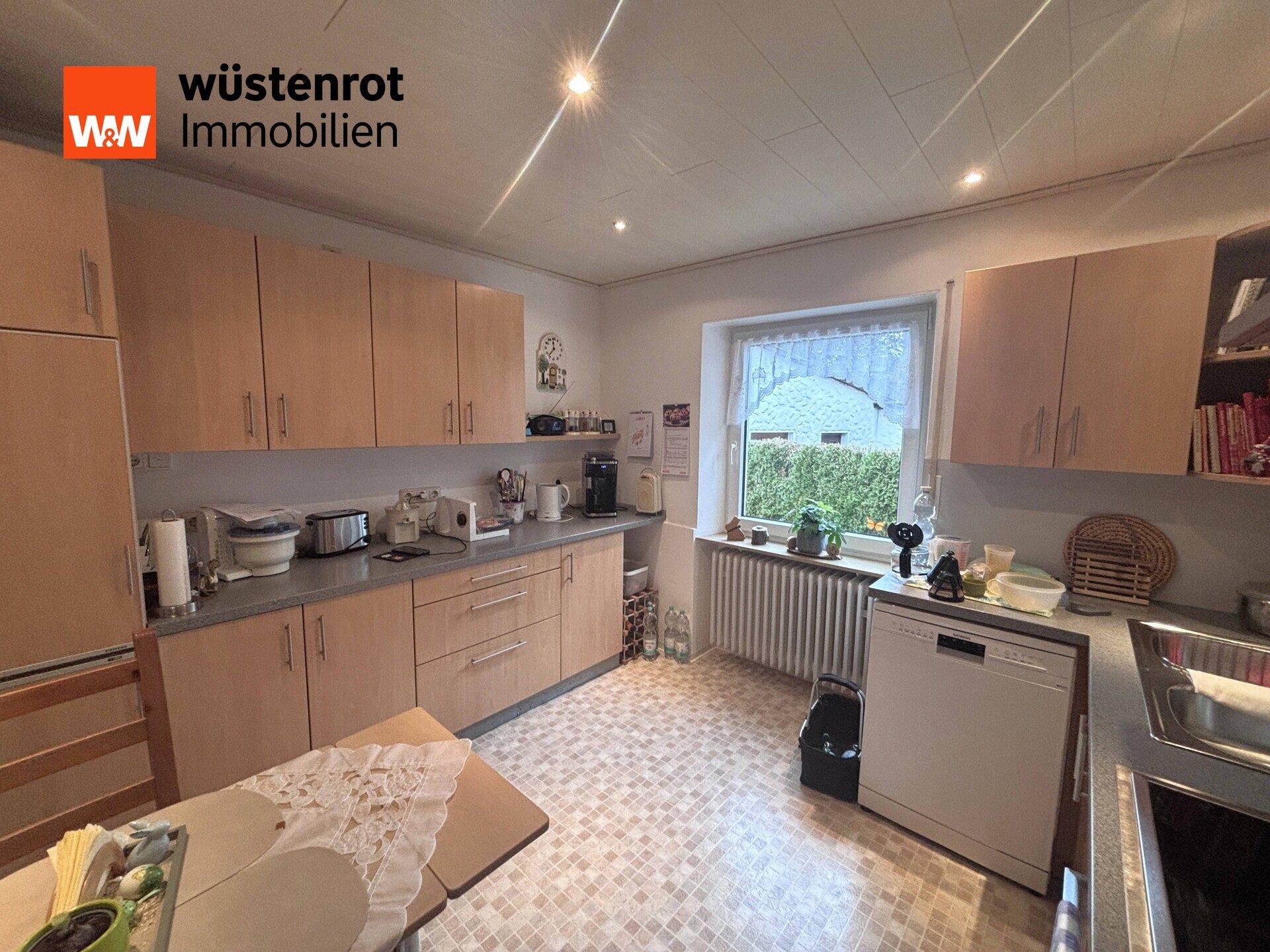 Immobilienangebot - Reichenschwand - Alle - Gepflegtes Mehrfamilienhaus, mit 5 Garagen, 
Nebengebäude und 1233 m² großem Grundstück