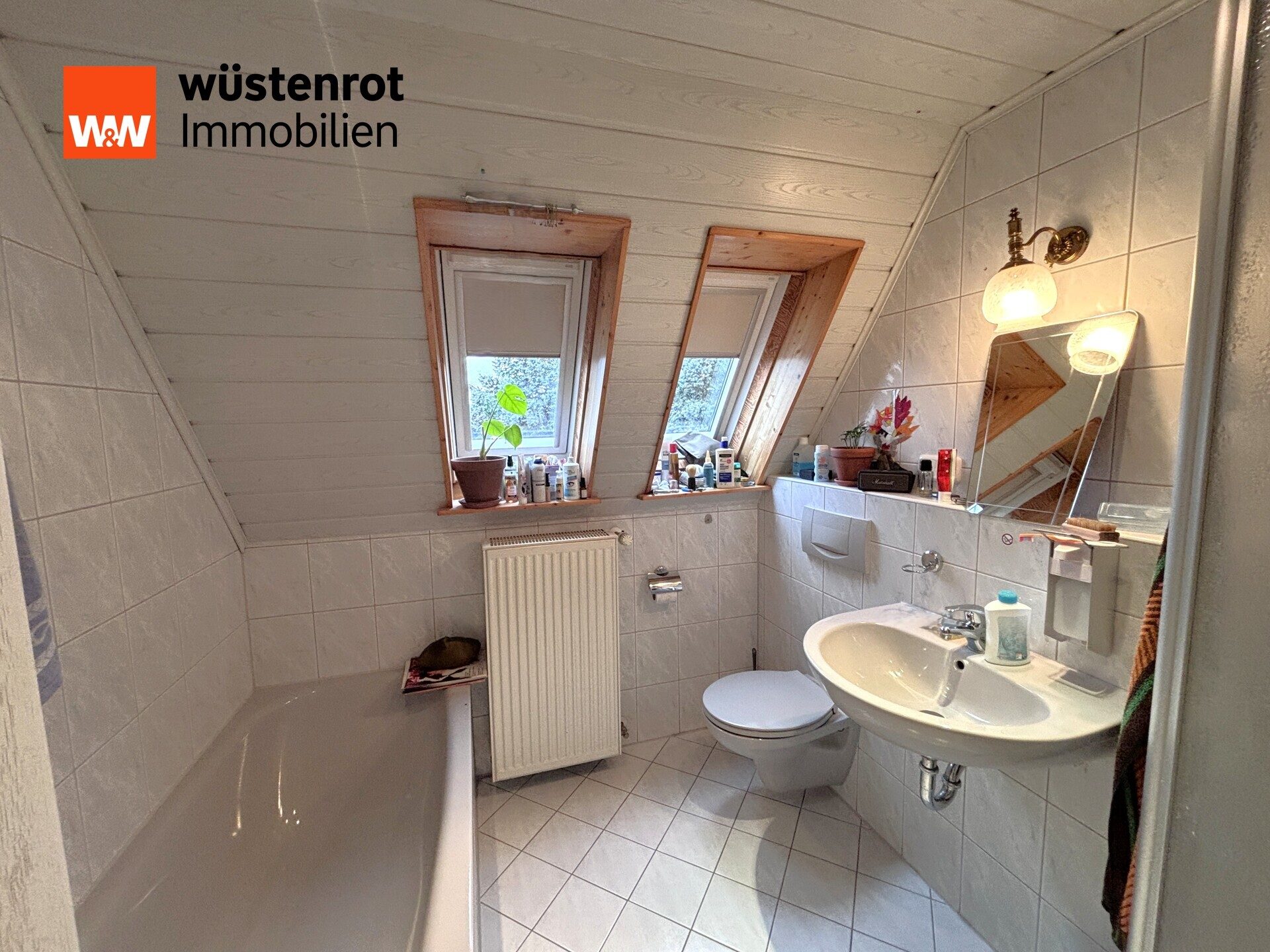 Immobilienangebot - Reichenschwand - Alle - Gepflegtes Mehrfamilienhaus, mit 5 Garagen, 
Nebengebäude und 1233 m² großem Grundstück