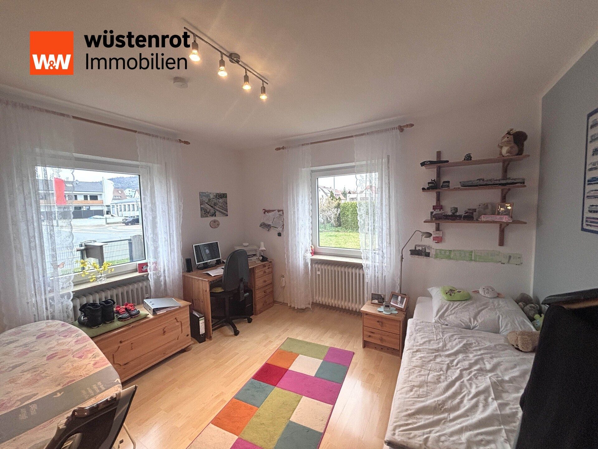 Immobilienangebot - Reichenschwand - Alle - Gepflegtes Mehrfamilienhaus, mit 5 Garagen, 
Nebengebäude und 1233 m² großem Grundstück