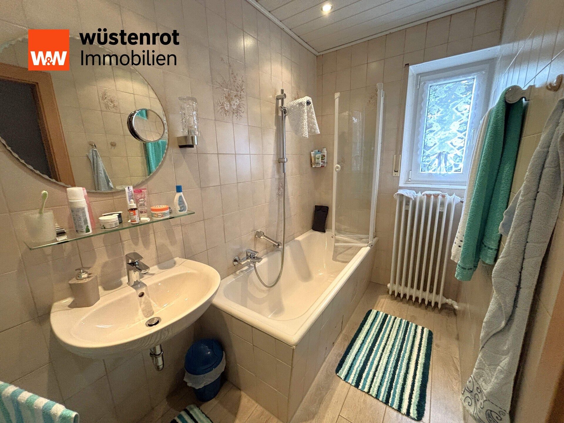 Immobilienangebot - Reichenschwand - Alle - Gepflegtes Mehrfamilienhaus, mit 5 Garagen, 
Nebengebäude und 1233 m² großem Grundstück