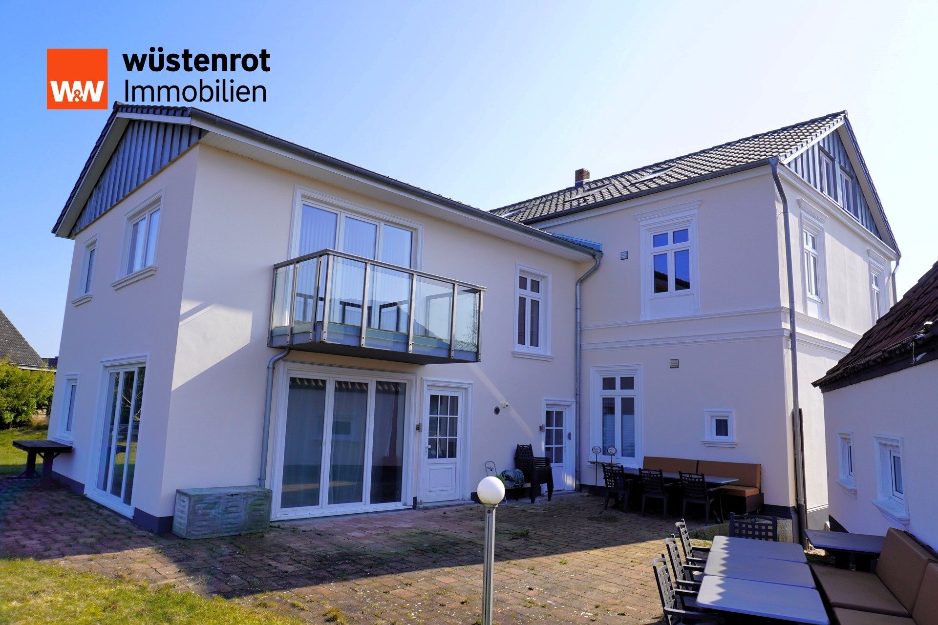 Immobilienangebot - Süsel - Alle - Repräsentative Villa mit vielseitigen Nutzungsmöglichkeiten in Ostseenähe - 365 qm, 13 Zimmer - Große Familie - Generationswohnen - Wohnen & Arbeiten - Einliegerwohnung