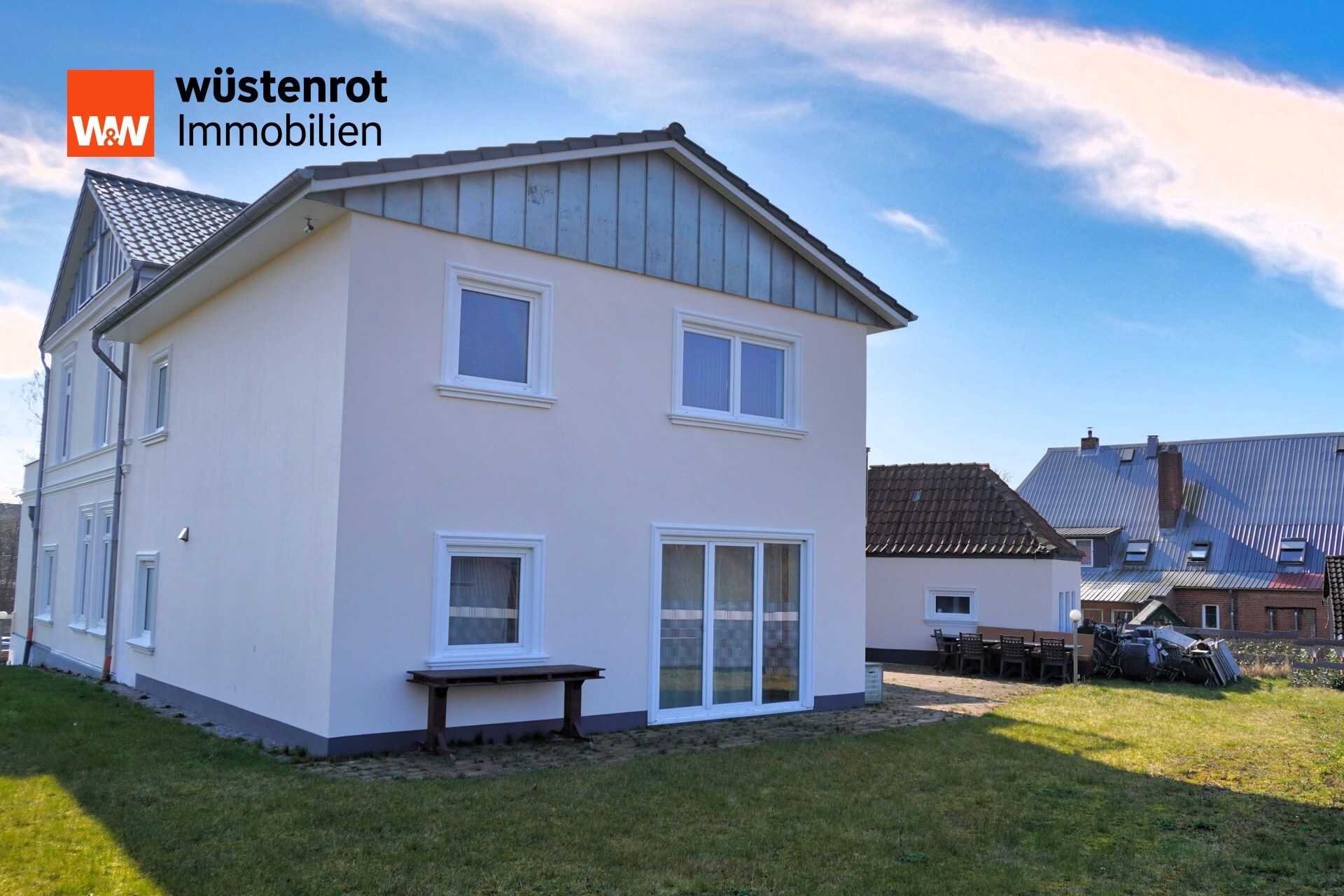 Immobilienangebot - Süsel - Alle - Repräsentative Villa mit vielseitigen Nutzungsmöglichkeiten in Ostseenähe - 365 qm, 13 Zimmer - Große Familie - Generationswohnen - Wohnen & Arbeiten - Einliegerwohnung