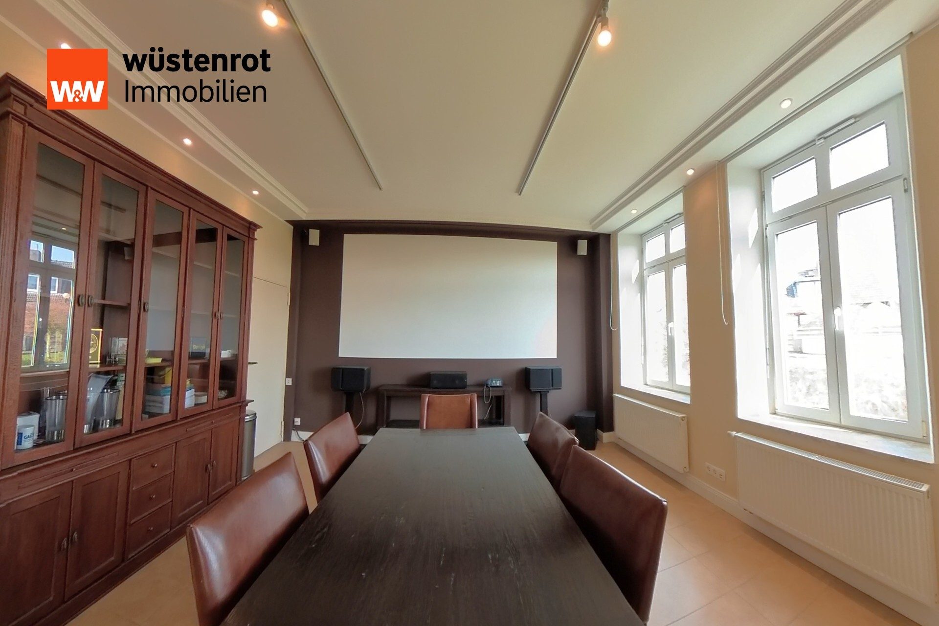 Immobilienangebot - Süsel - Alle - Repräsentative Villa mit vielseitigen Nutzungsmöglichkeiten in Ostseenähe - 365 qm, 13 Zimmer - Große Familie - Generationswohnen - Wohnen & Arbeiten - Einliegerwohnung