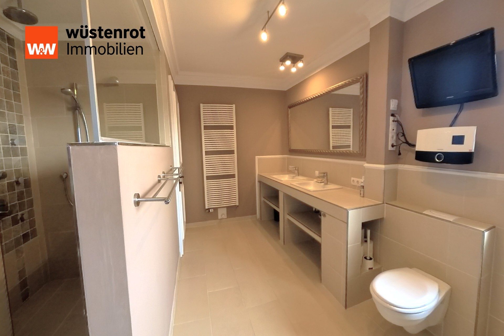 Immobilienangebot - Süsel - Alle - Repräsentative Villa mit vielseitigen Nutzungsmöglichkeiten in Ostseenähe - 365 qm, 13 Zimmer - Große Familie - Generationswohnen - Wohnen & Arbeiten - Einliegerwohnung