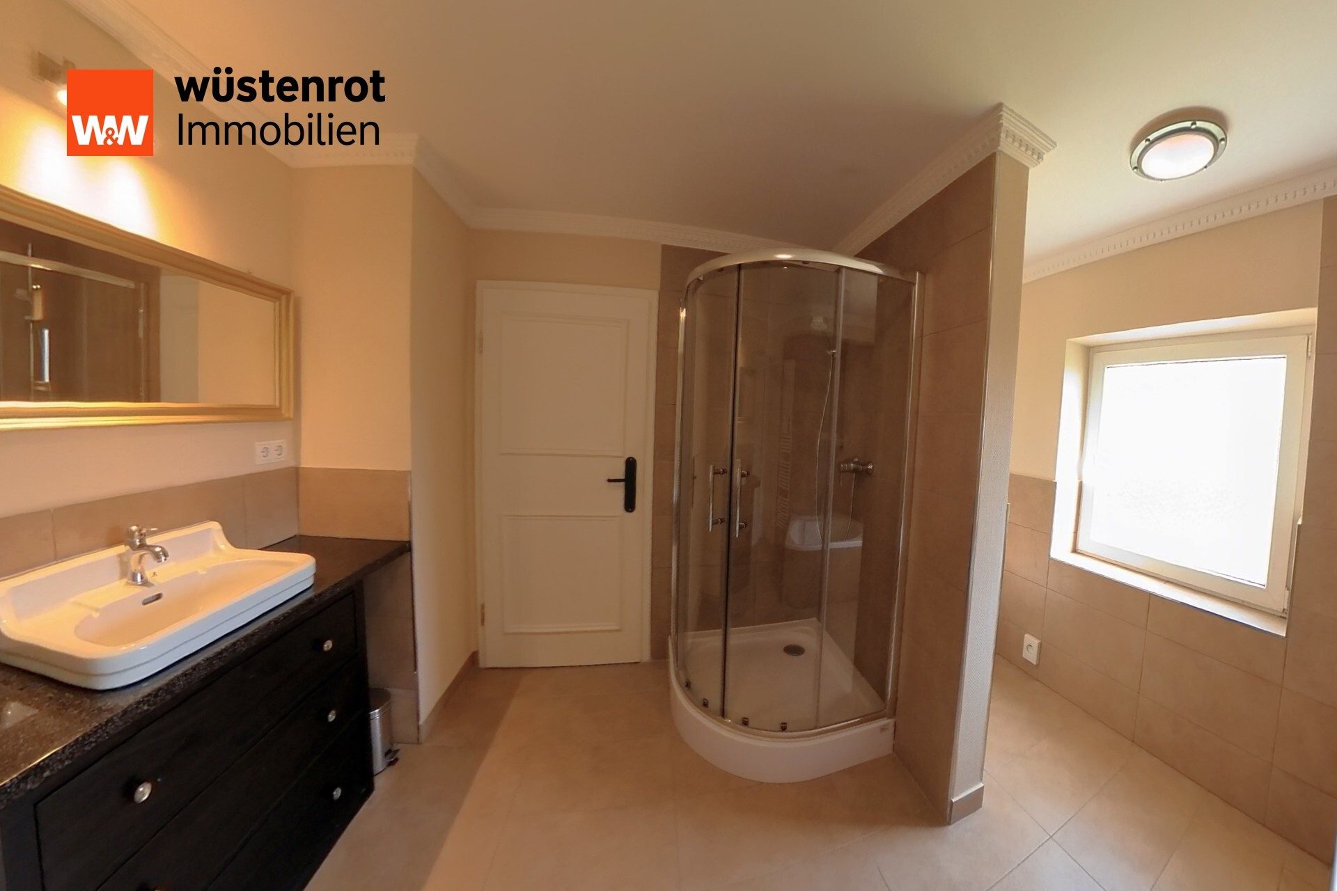 Immobilienangebot - Süsel - Alle - Repräsentative Villa mit vielseitigen Nutzungsmöglichkeiten in Ostseenähe - 365 qm, 13 Zimmer - Große Familie - Generationswohnen - Wohnen & Arbeiten - Einliegerwohnung