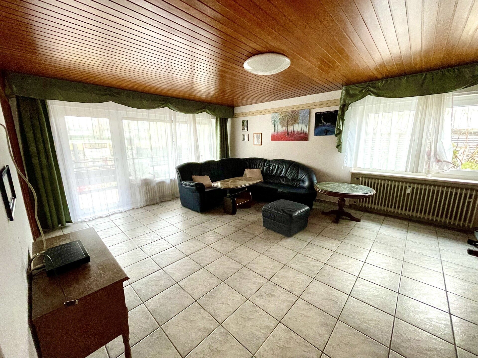 Immobilienangebot - Bühl / Altschweier - Alle - *GERÄUMIGE 4,5 ZIMMER ERDGESCHOSSWOHNUNG MIT GARAGE: Helle Räume, 2 Balkone, Garage, Gartennutzung*