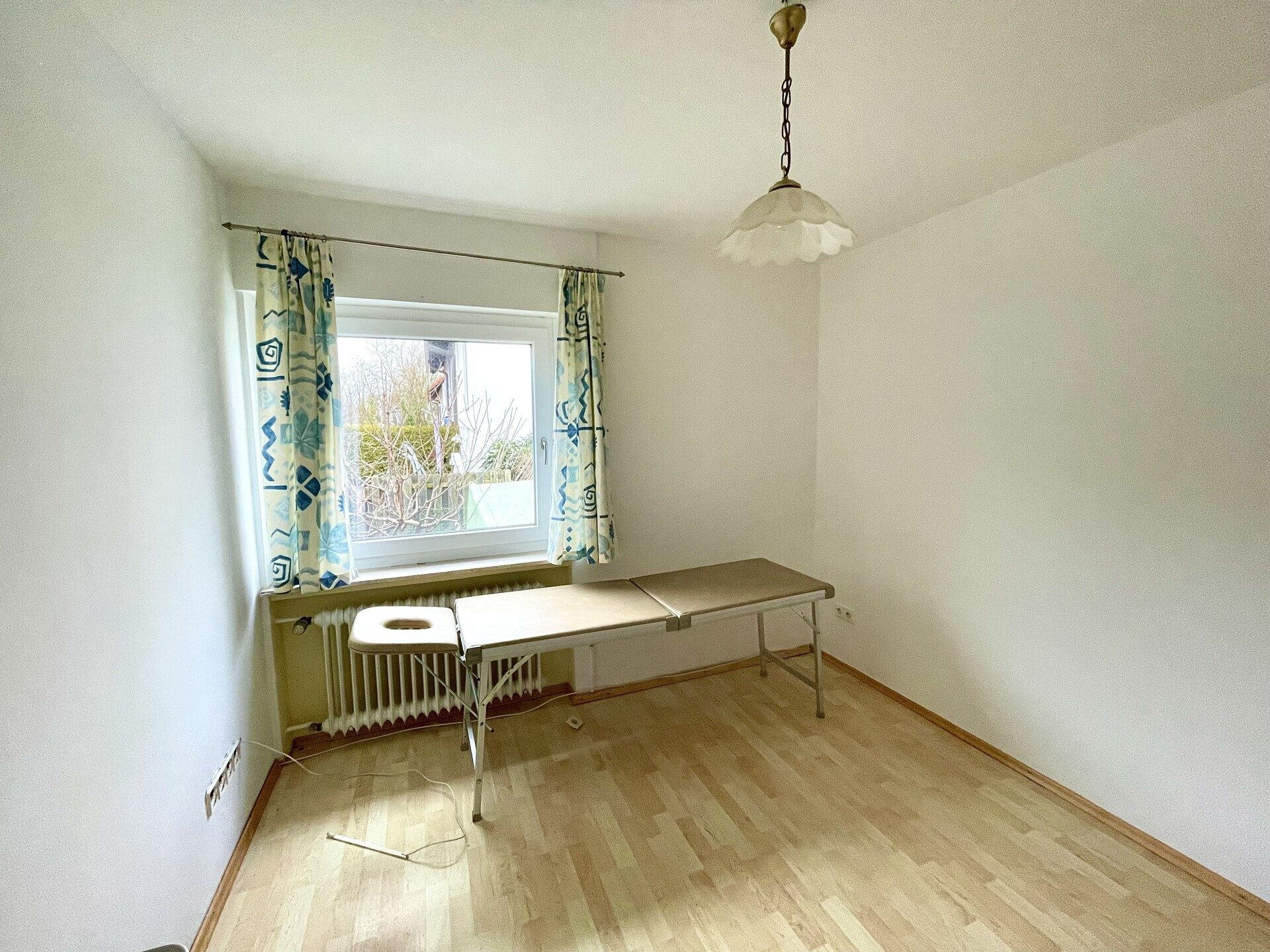 Immobilienangebot - Bühl / Altschweier - Alle - *GERÄUMIGE 4,5 ZIMMER ERDGESCHOSSWOHNUNG MIT GARAGE: Helle Räume, 2 Balkone, Garage, Gartennutzung*