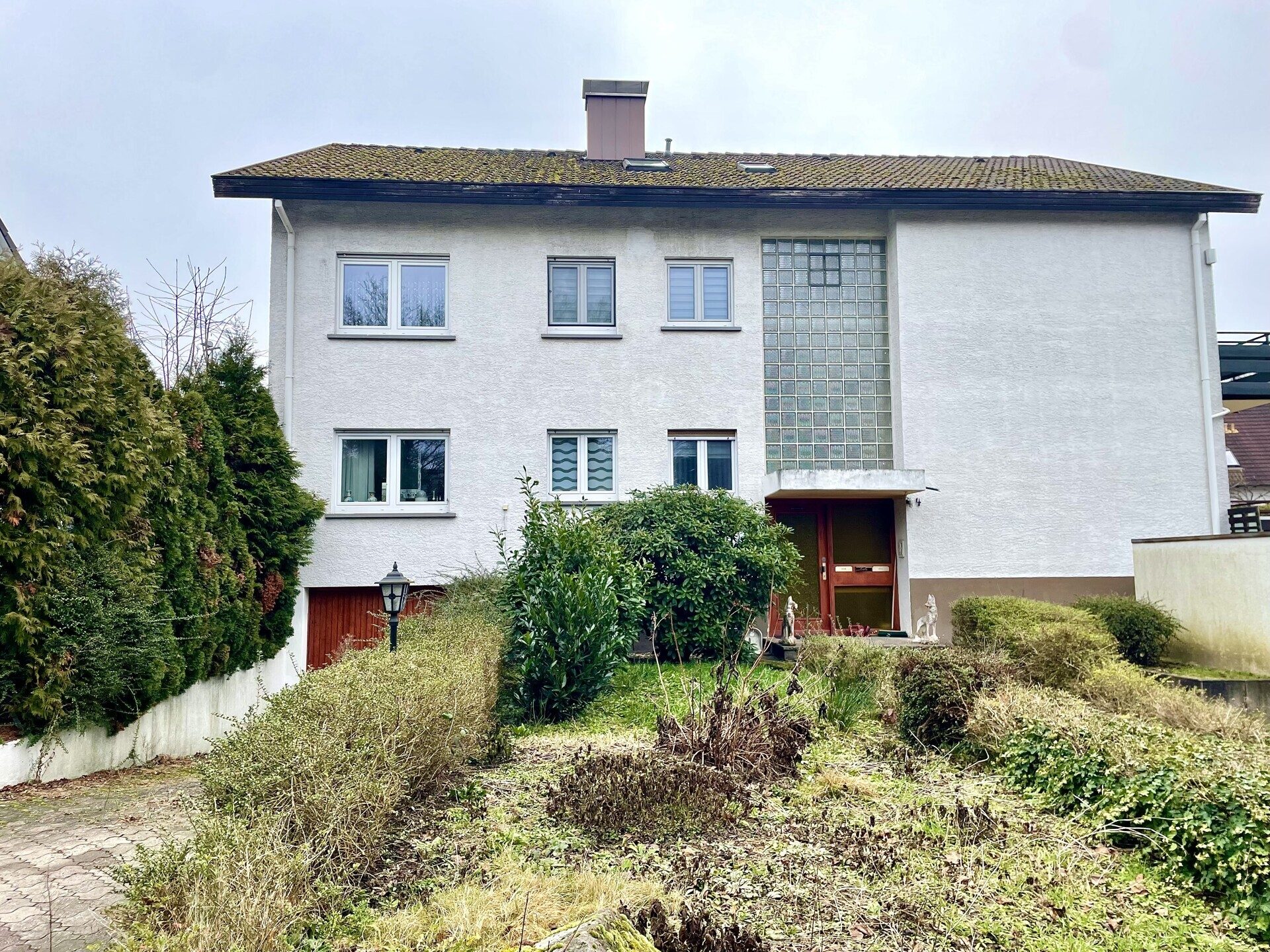 Immobilienangebot - Bühl / Altschweier - Alle - *GERÄUMIGE 4,5 ZIMMER ERDGESCHOSSWOHNUNG MIT GARAGE: Helle Räume, 2 Balkone, Garage, Gartennutzung*