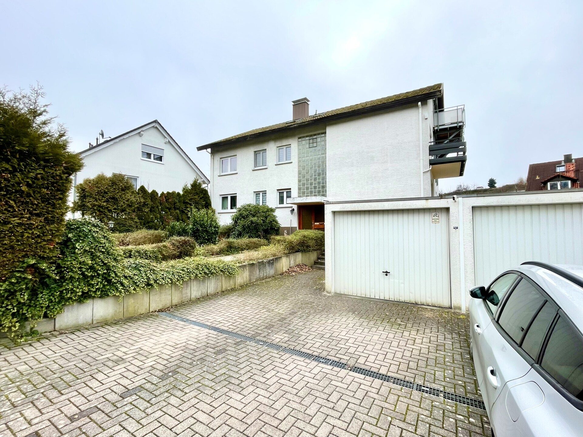 Immobilienangebot - Bühl / Altschweier - Alle - *GERÄUMIGE 4,5 ZIMMER ERDGESCHOSSWOHNUNG MIT GARAGE: Helle Räume, 2 Balkone, Garage, Gartennutzung*