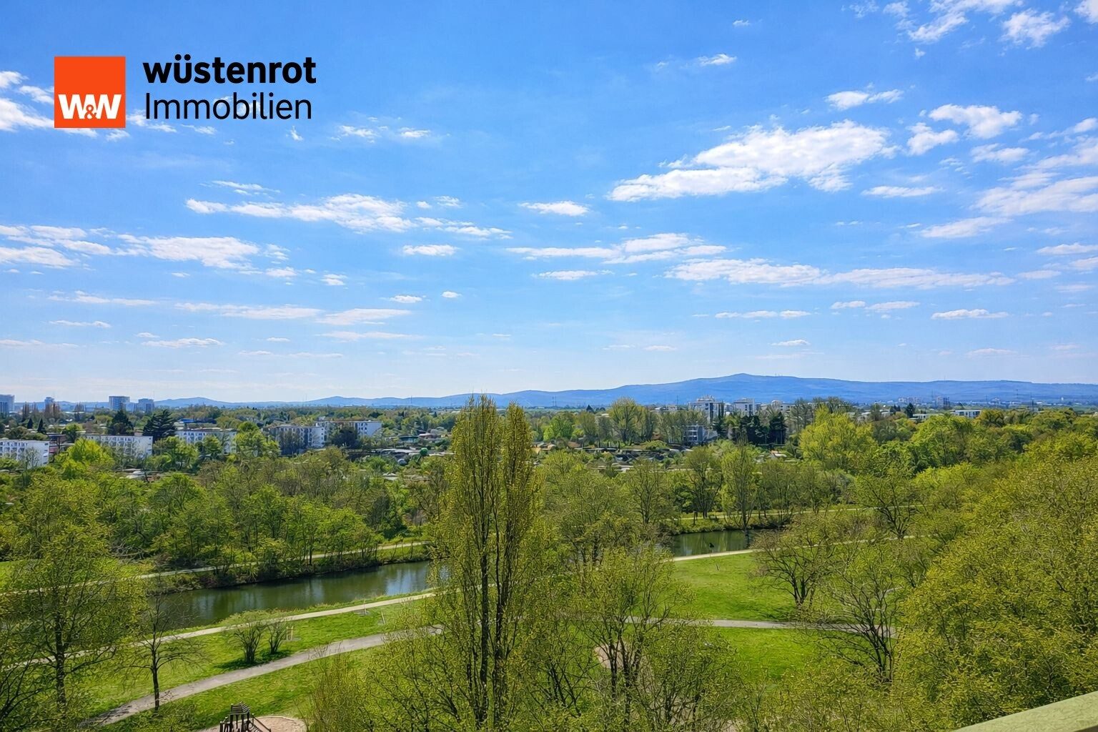 Immobilienangebot - Frankfurt am Main / Hausen - Alle - Viel Platz für die Familie: 4-Zimmer-Wohnung mit Balkon und Aufzug