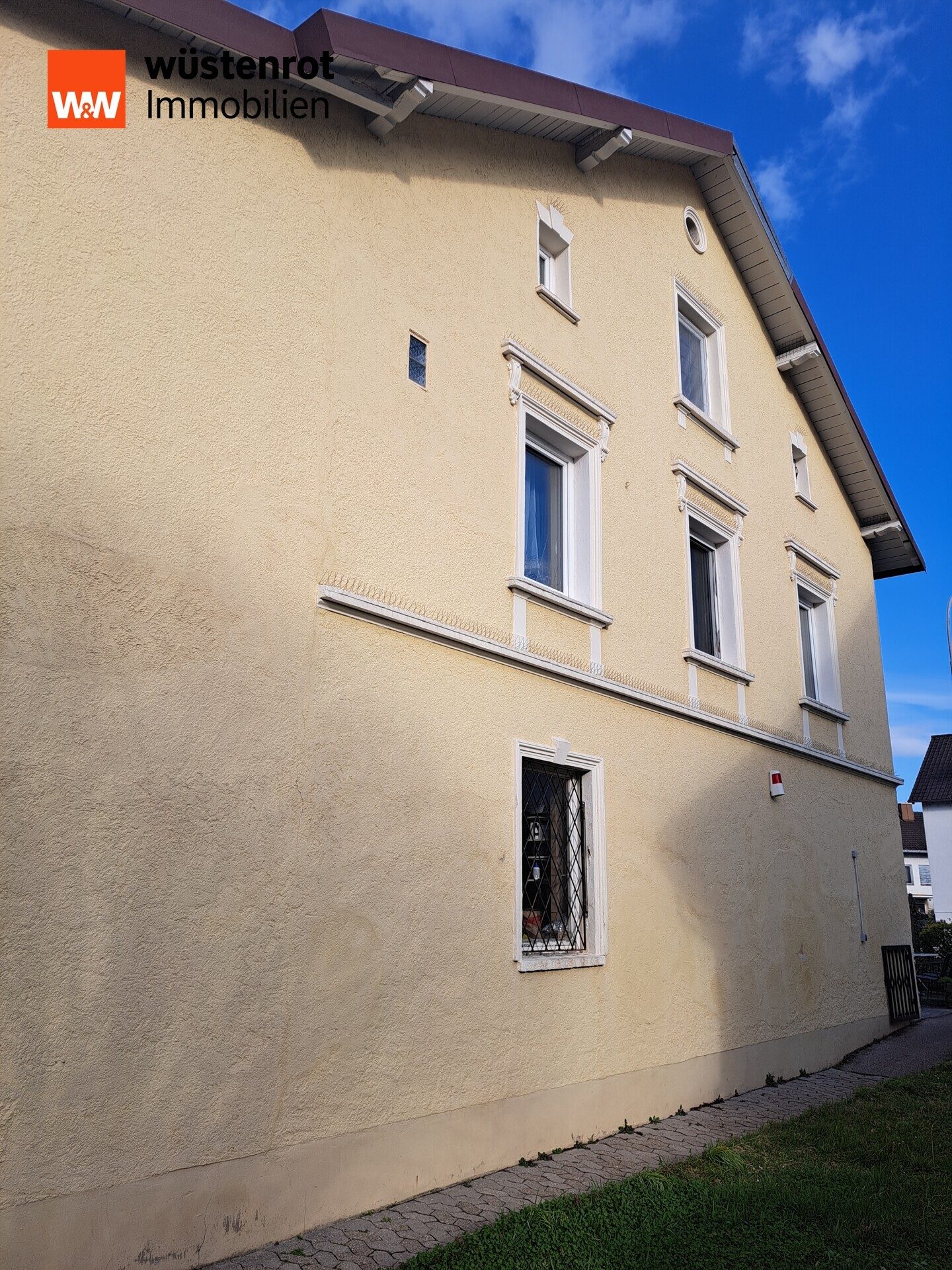 Immobilienangebot - Ingolstadt - Alle - Helle 3-Zimmer-Wohnung im 1. OG mit Stellplatz