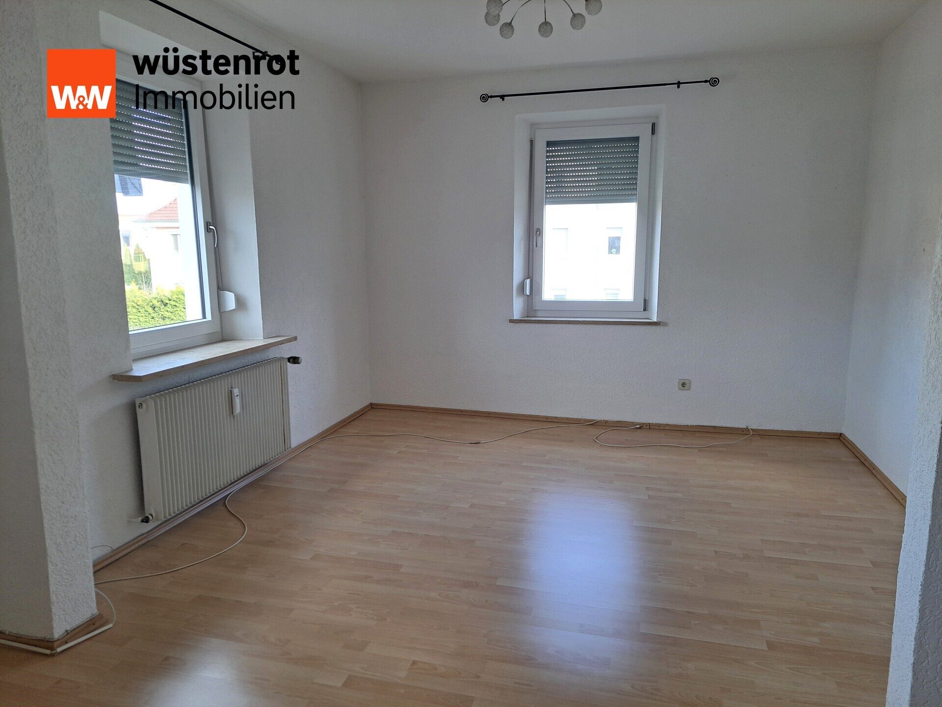 Immobilienangebot - Ingolstadt - Alle - Helle 3-Zimmer-Wohnung im 1. OG mit Stellplatz