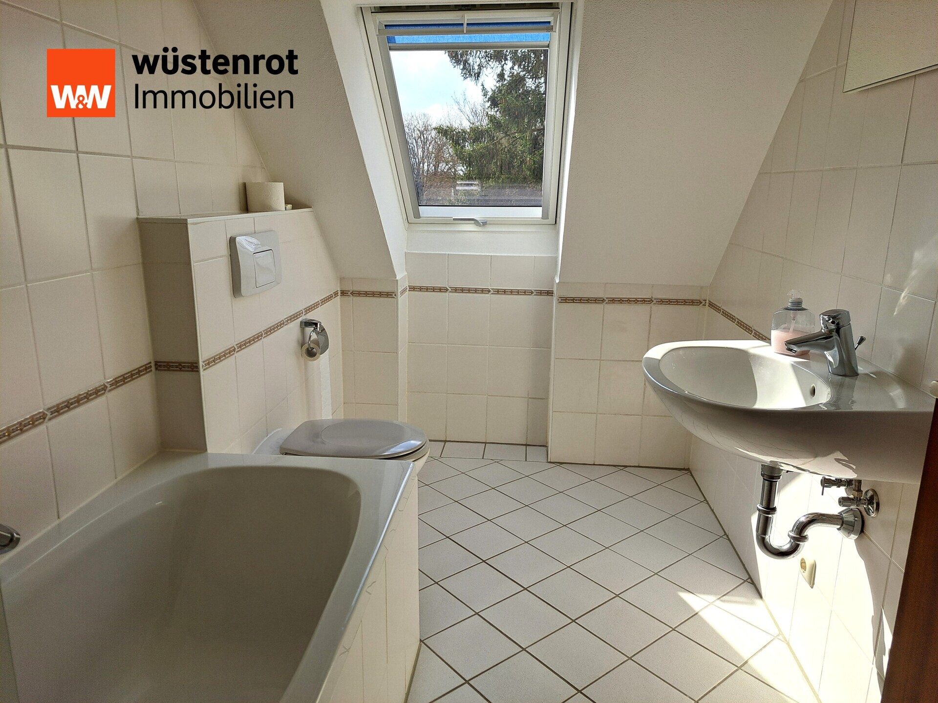 Immobilienangebot - Neufahrn - Alle - Helle, gut geschnittene 3-Zi.-Maisonette-Wohnung mit Balkon