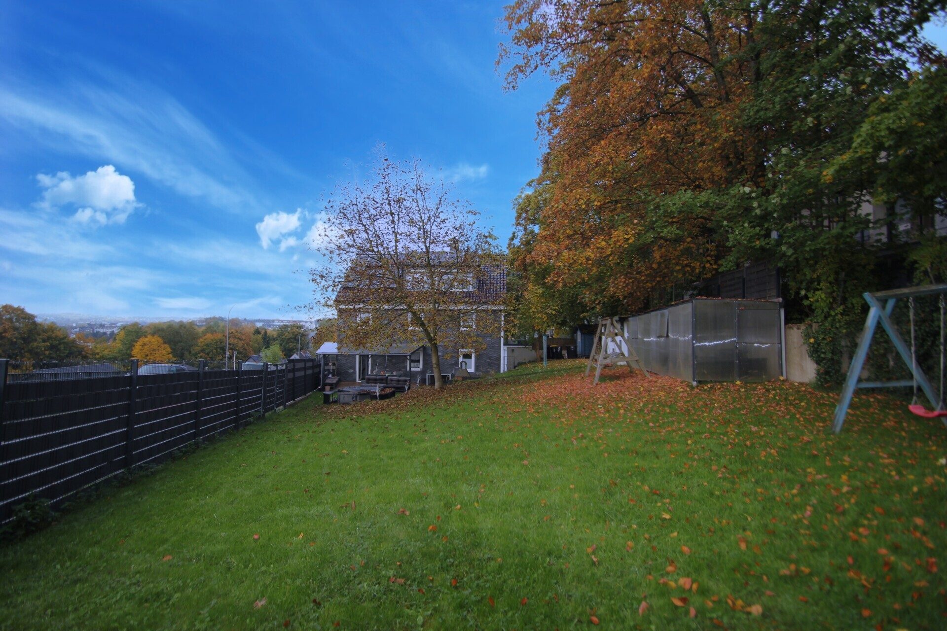 Immobilienangebot - Wuppertal - Alle - Heute schon an morgen denken!  Liebevoll renoviertes und gut vermietetes Einfamilienhaus mit großem Garten!