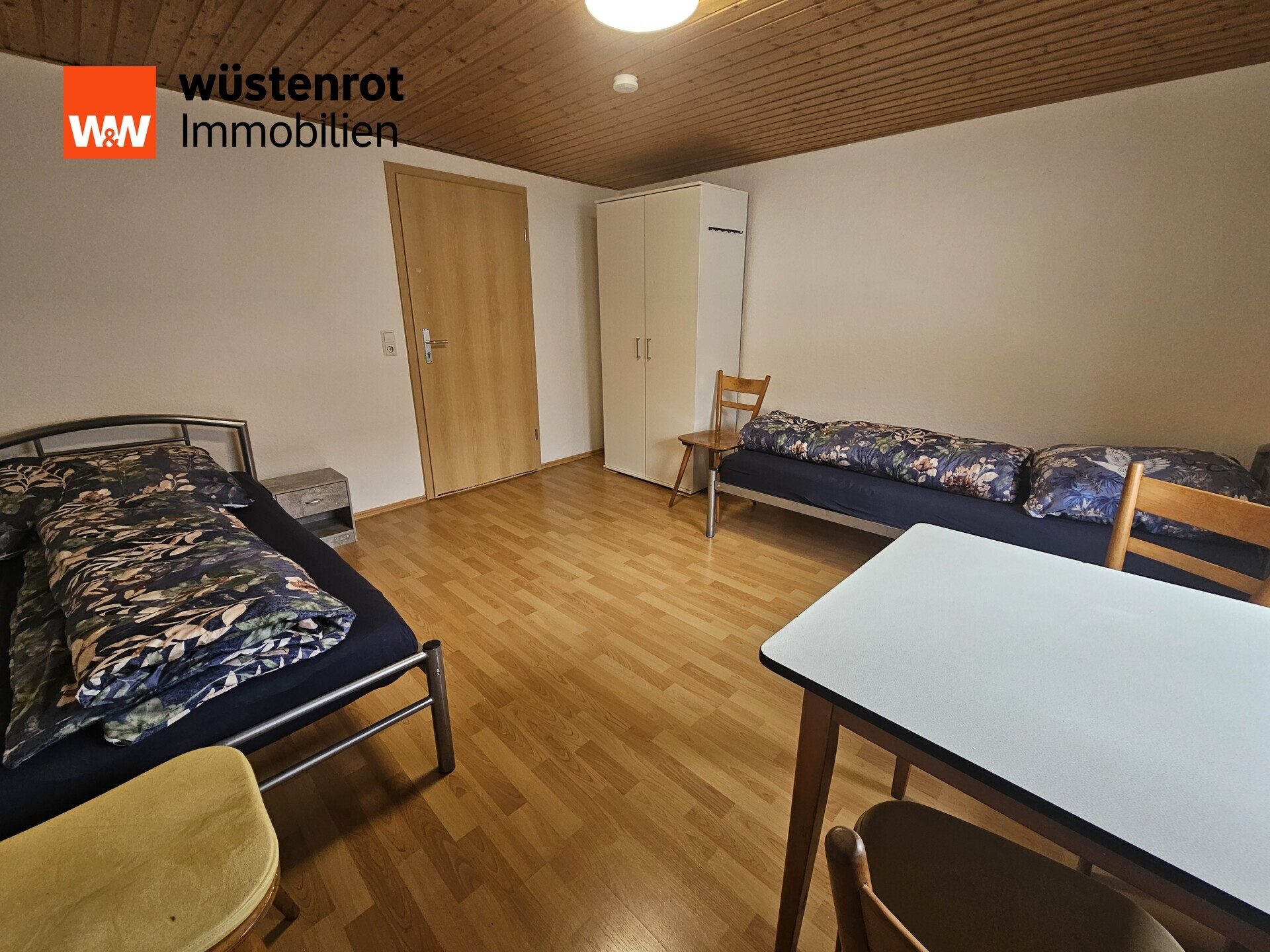 Immobilienangebot - Schramberg - Alle - Zimmervermietung, bis zu 15 Personen, Monteur-/Handwerker-/Pendlerzimmer in 1A Lage von Schramberg!