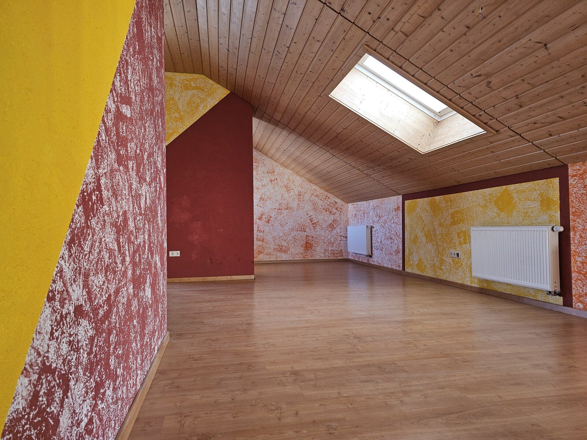 Immobilienangebot - Rottweil - Alle - Geniale Halbloftwohnung.
Zweieinhalbzimmer auf 85m² in 1A - Lage von Rottweils Innendstadt
