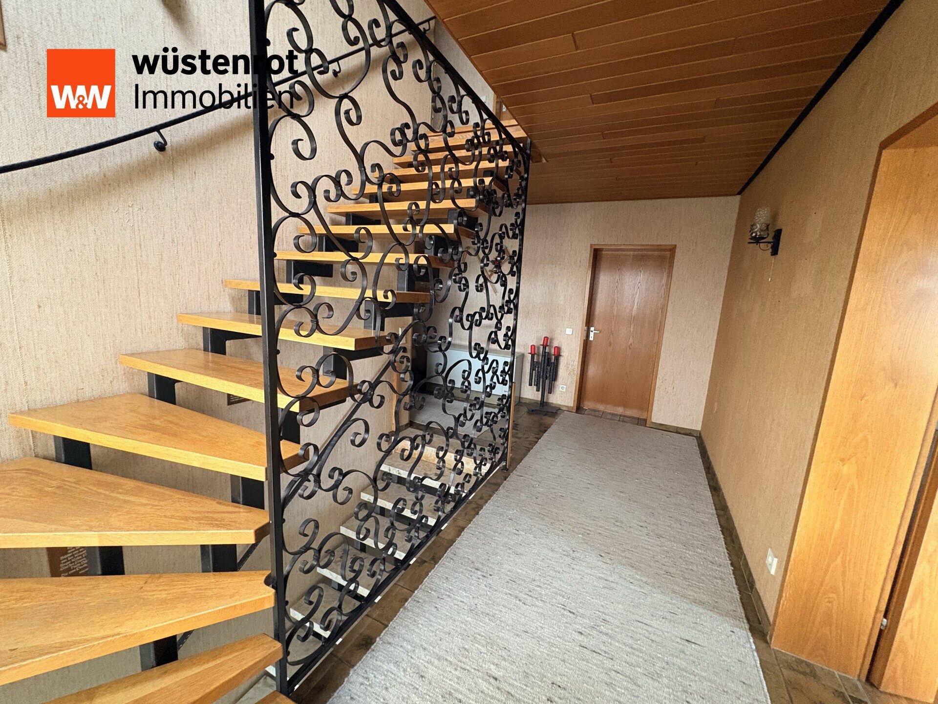 Immobilienangebot - Oberderdingen / Großvillars - Alle - Großzügiges Anwesen mit beeindruckendem Wohnhaus und weitläufiger Scheune