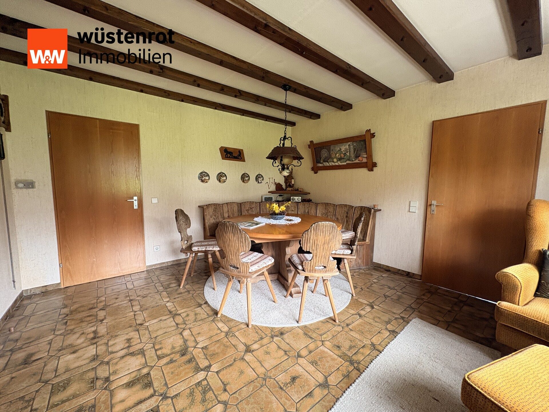 Immobilienangebot - Oberderdingen / Großvillars - Alle - Großzügiges Anwesen mit beeindruckendem Wohnhaus und weitläufiger Scheune
