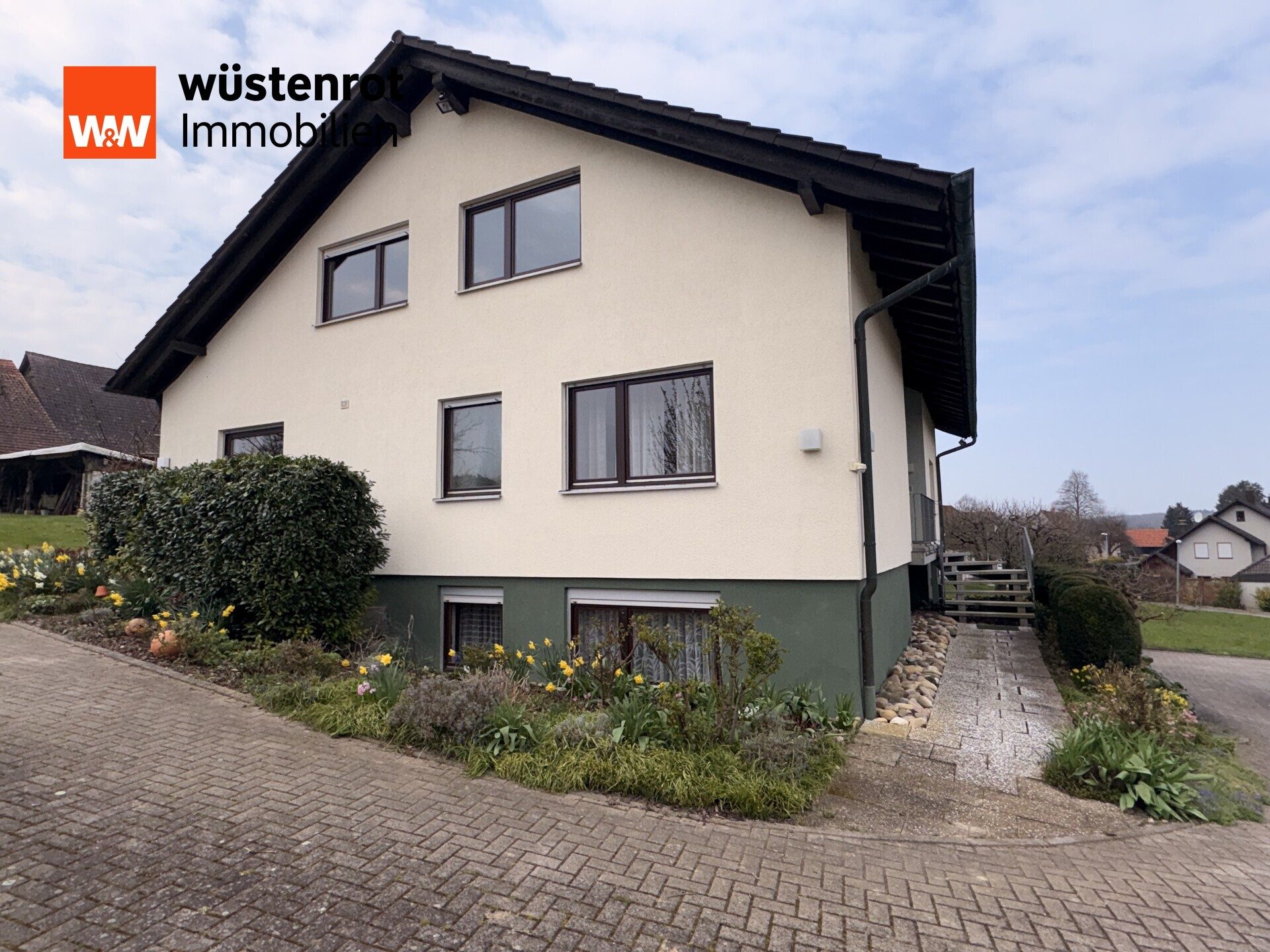 Immobilienangebot - Oberderdingen / Großvillars - Alle - Großzügiges Anwesen mit beeindruckendem Wohnhaus und weitläufiger Scheune