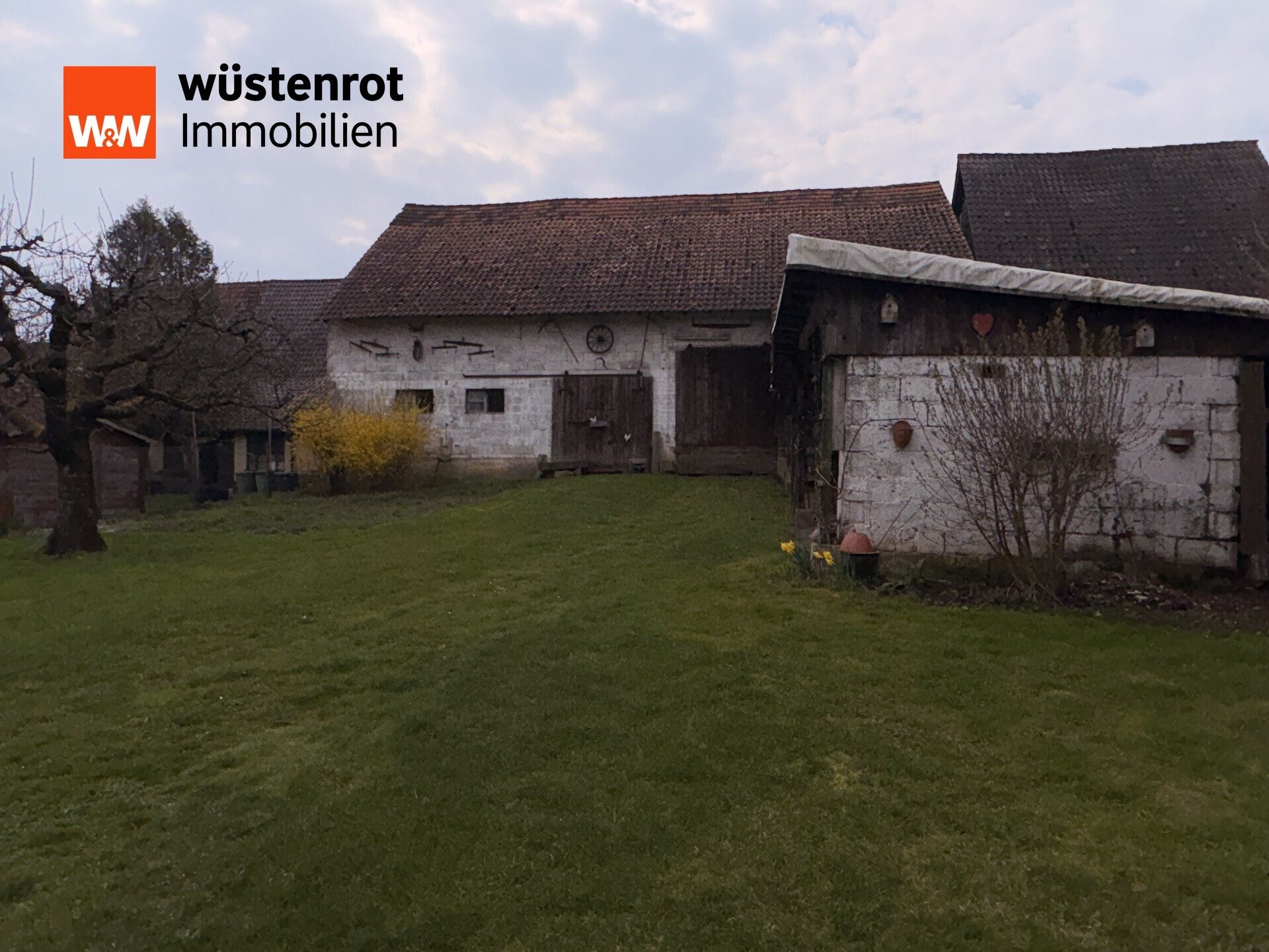 Immobilienangebot - Oberderdingen / Großvillars - Alle - Großzügiges Anwesen mit beeindruckendem Wohnhaus und weitläufiger Scheune