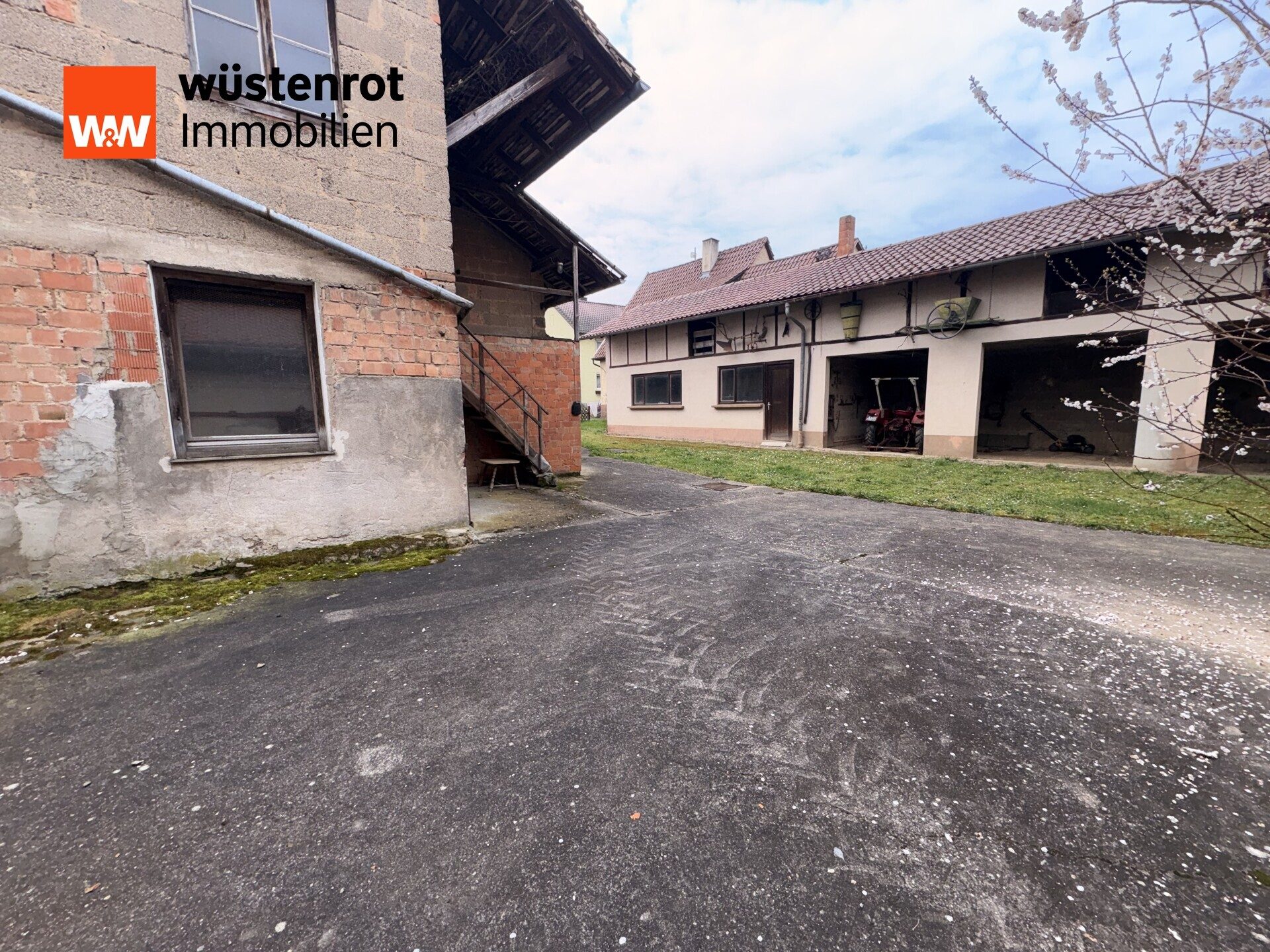 Immobilienangebot - Oberderdingen / Großvillars - Alle - Großzügiges Anwesen mit Wohnhaus, Scheune und viel Entwicklungspotenzial auf 2.521 m² Grundstück