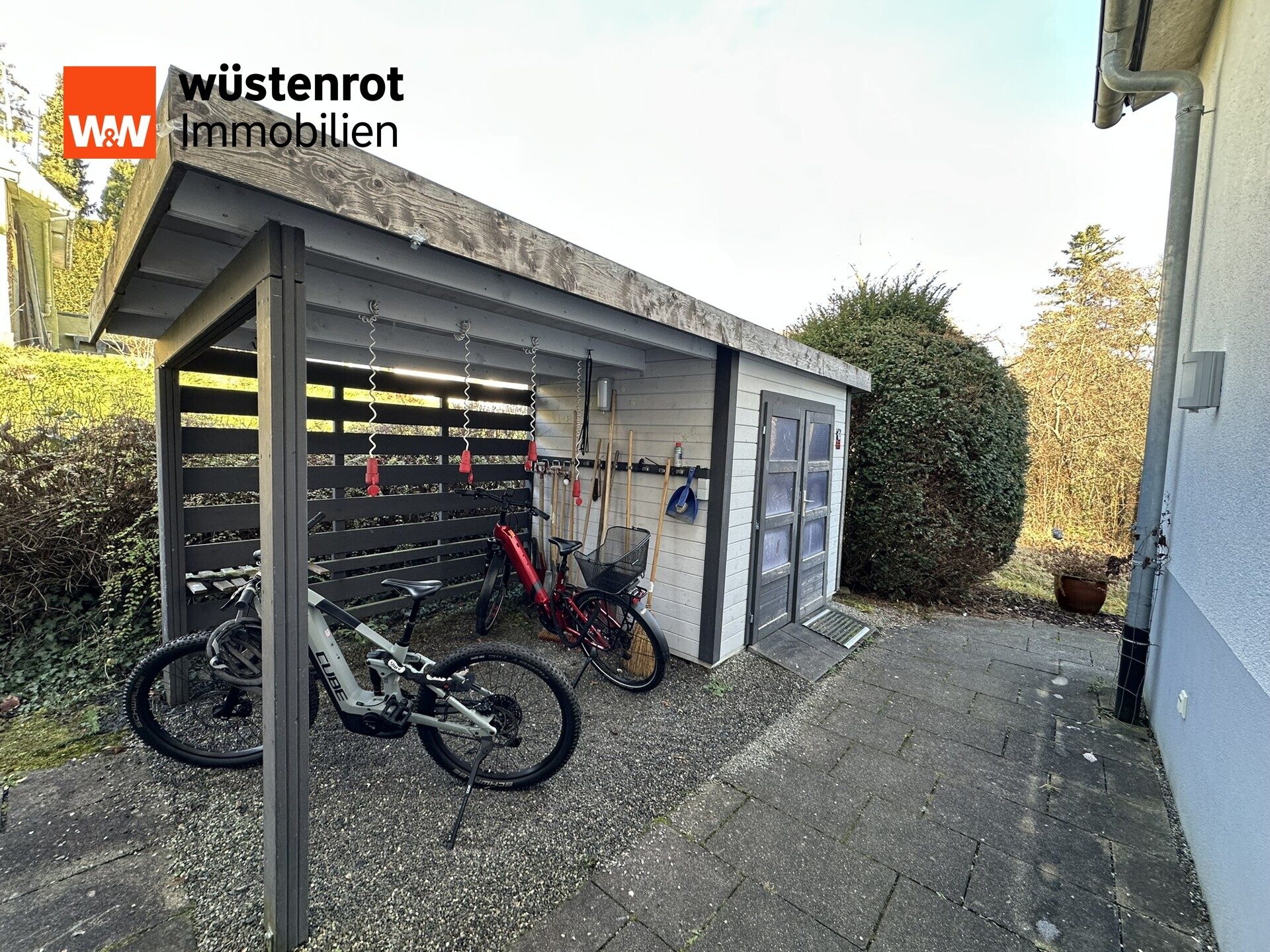 Immobilienangebot - Reutlingen - Alle - Attraktives Einfamilienhaus mit ca. 130 m² Gesamtfläche und viel Privatsphäre