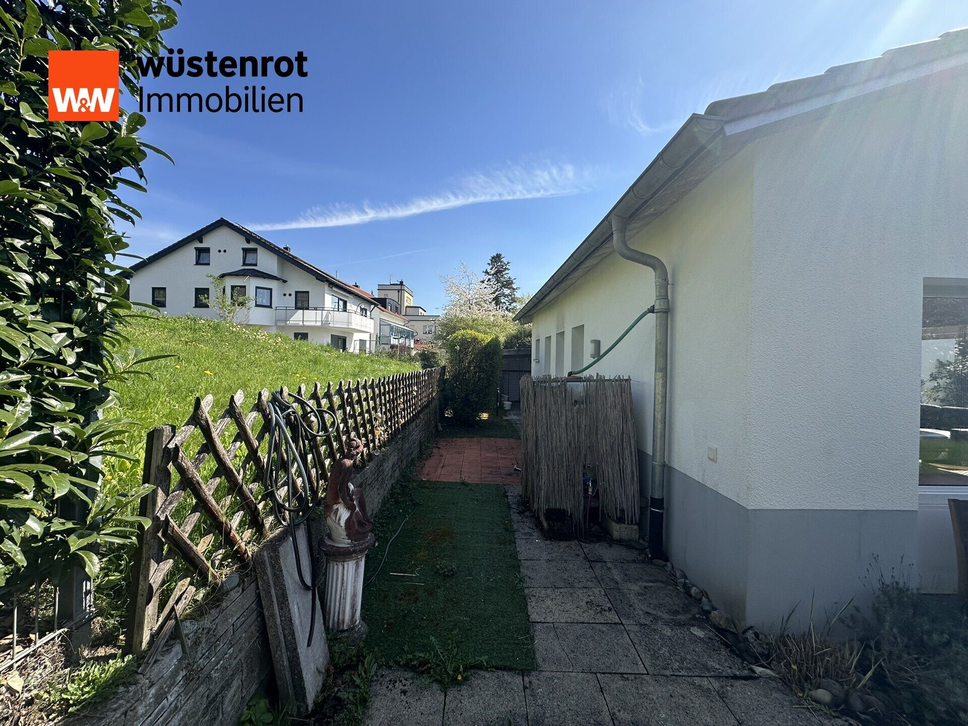 Immobilienangebot - Reutlingen - Alle - Attraktives Einfamilienhaus mit ca. 130 m² Gesamtfläche und viel Privatsphäre
