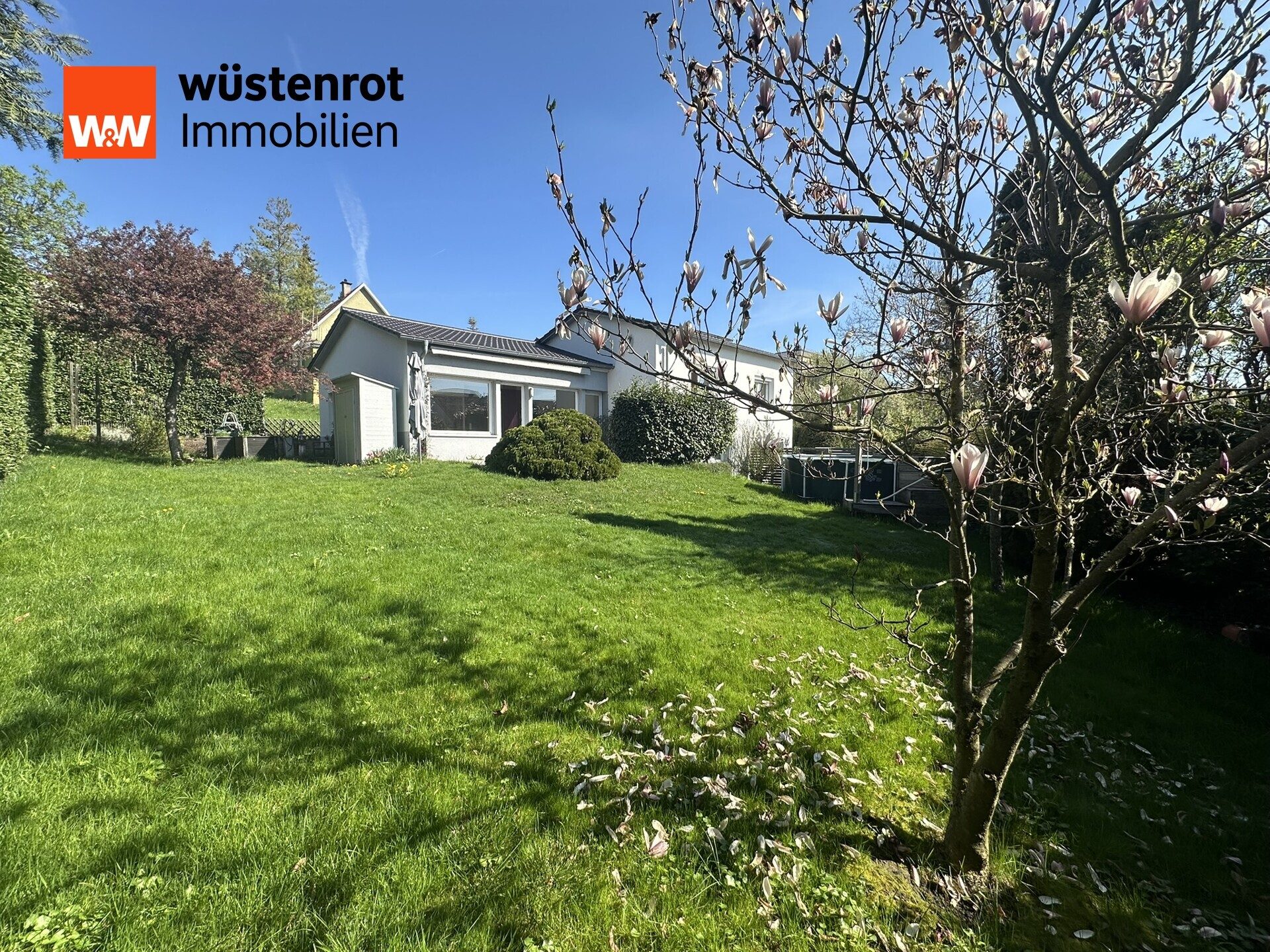 Immobilienangebot - Reutlingen - Alle - Attraktives Einfamilienhaus mit ca. 130 m² Gesamtfläche und viel Privatsphäre