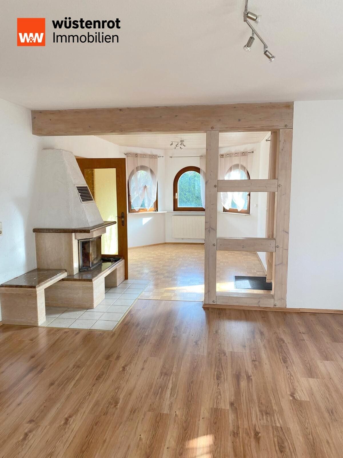 Immobilienangebot - Eschach - Alle - Sofort einziehen! Wohnhaus in ruhiger Wohnlage mit Garage, offener Kamin und großem Hobbyraum!