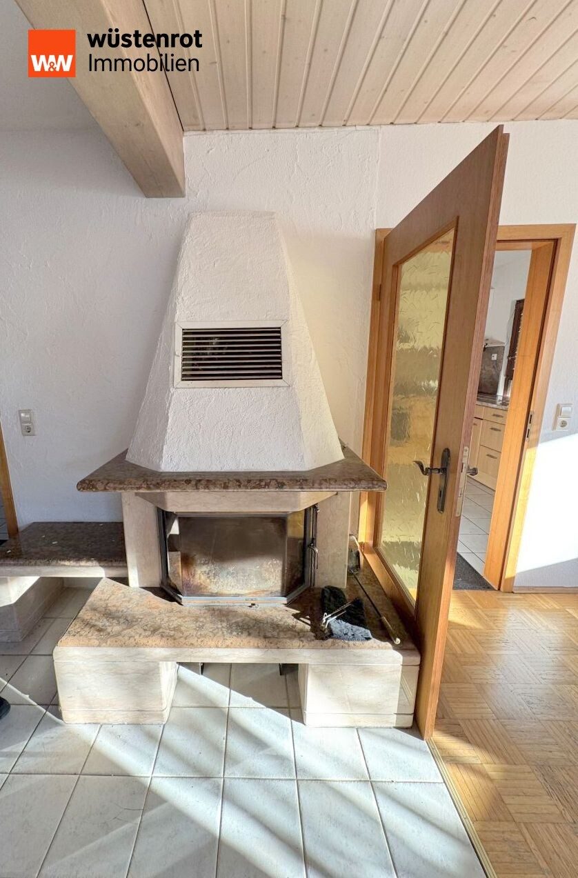 Immobilienangebot - Eschach - Alle - Sofort einziehen! Wohnhaus in ruhiger Wohnlage mit Garage, offener Kamin und großem Hobbyraum!