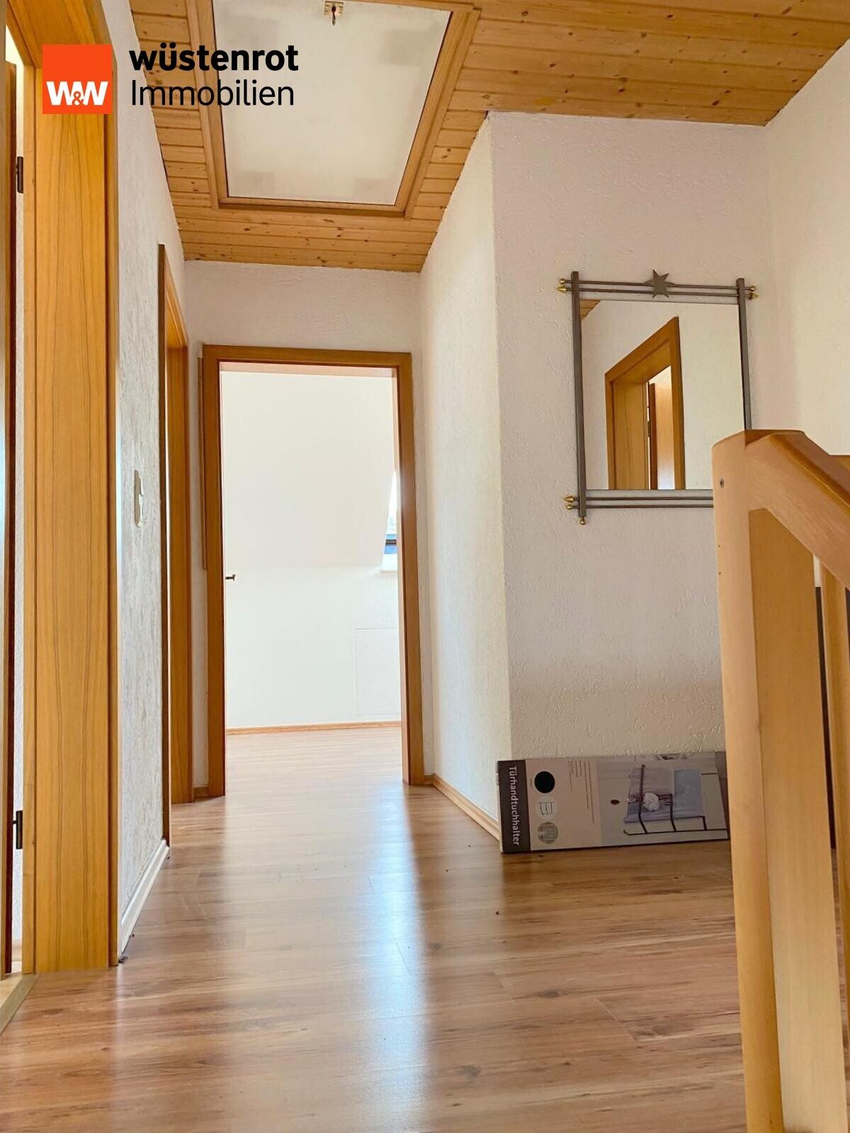 Immobilienangebot - Eschach - Alle - Sofort einziehen! Wohnhaus in ruhiger Wohnlage mit Garage, offener Kamin und großem Hobbyraum!