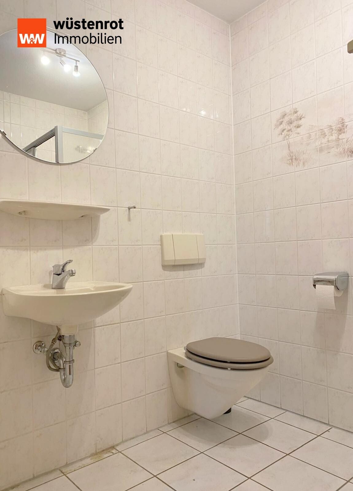 Immobilienangebot - Eschach - Alle - Sofort einziehen! Wohnhaus in ruhiger Wohnlage mit Garage, offener Kamin und großem Hobbyraum!