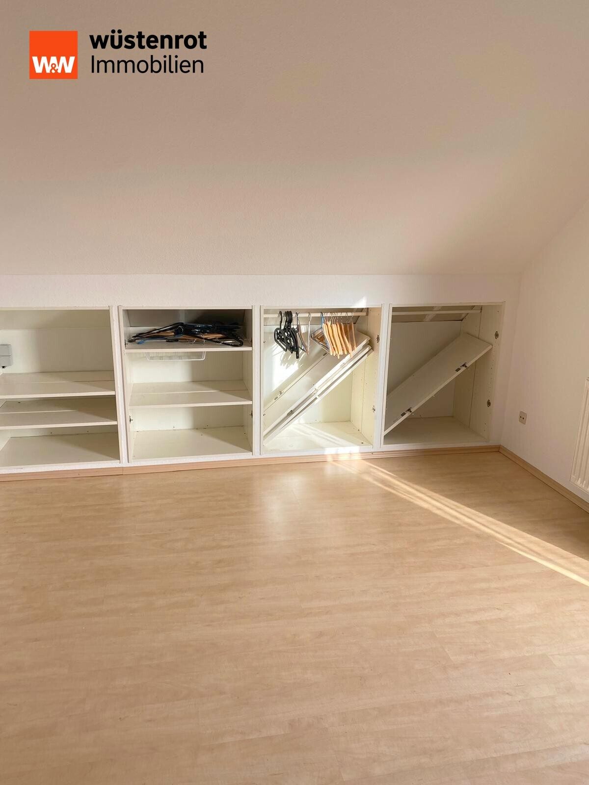 Immobilienangebot - Eschach - Alle - Sofort einziehen! Wohnhaus in ruhiger Wohnlage mit Garage, offener Kamin und großem Hobbyraum!