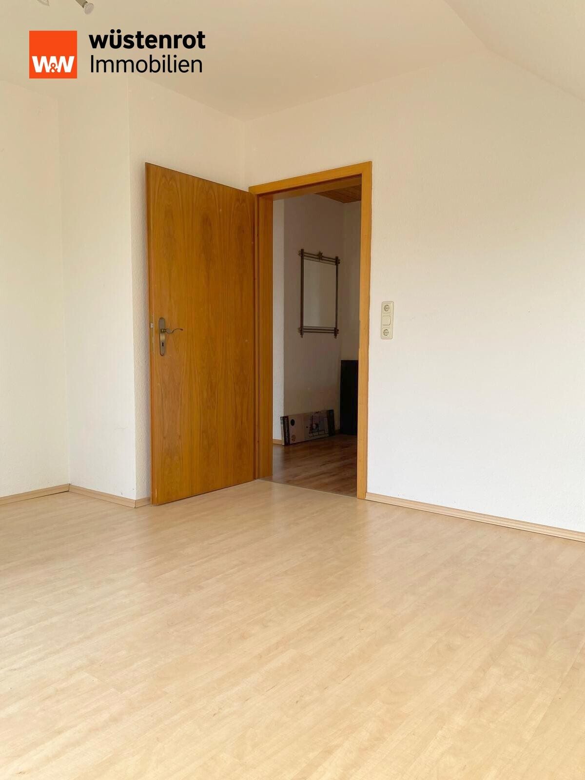 Immobilienangebot - Eschach - Alle - Sofort einziehen! Wohnhaus in ruhiger Wohnlage mit Garage, offener Kamin und großem Hobbyraum!