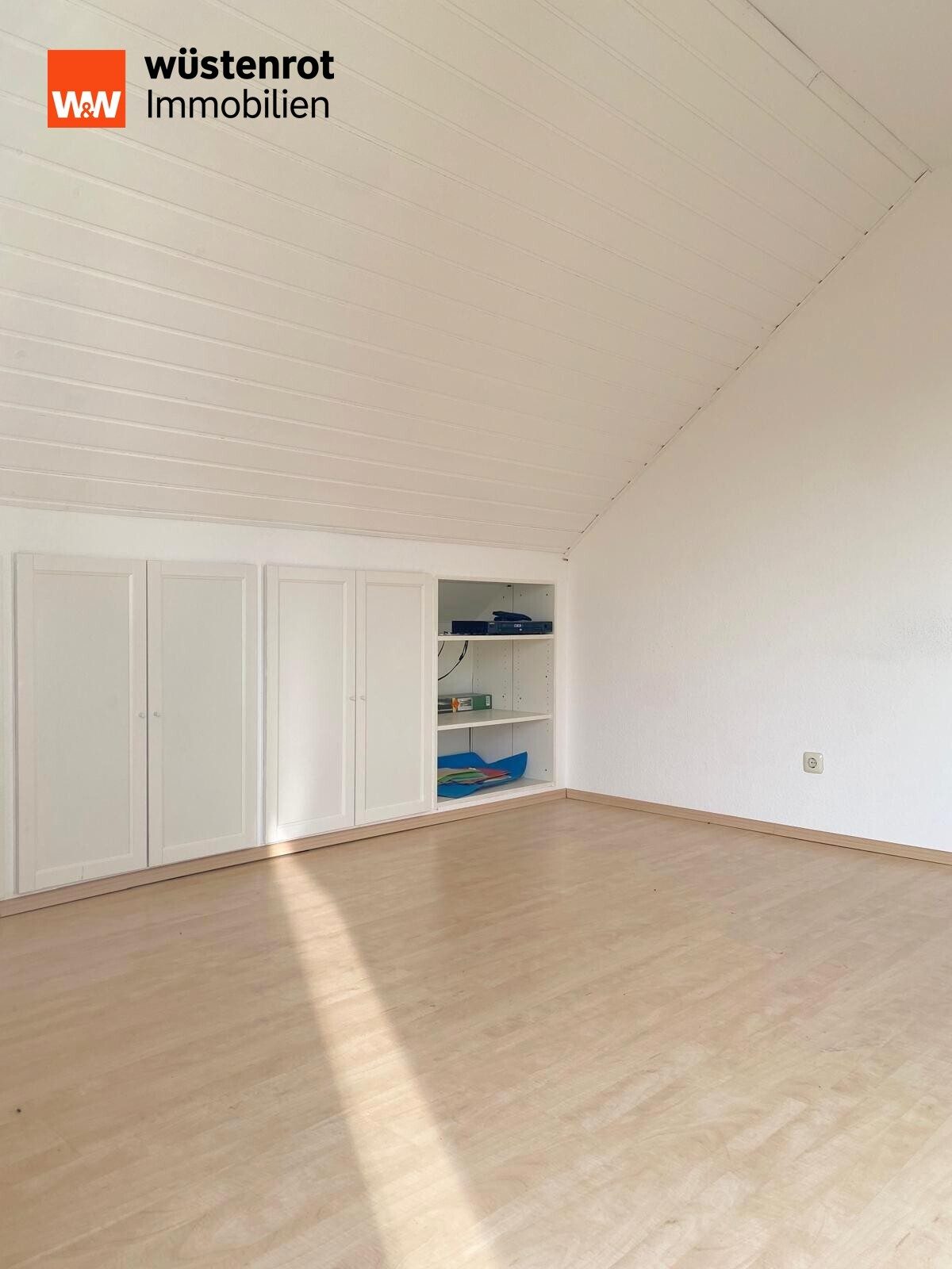 Immobilienangebot - Eschach - Alle - Sofort einziehen! Wohnhaus in ruhiger Wohnlage mit Garage, offener Kamin und großem Hobbyraum!