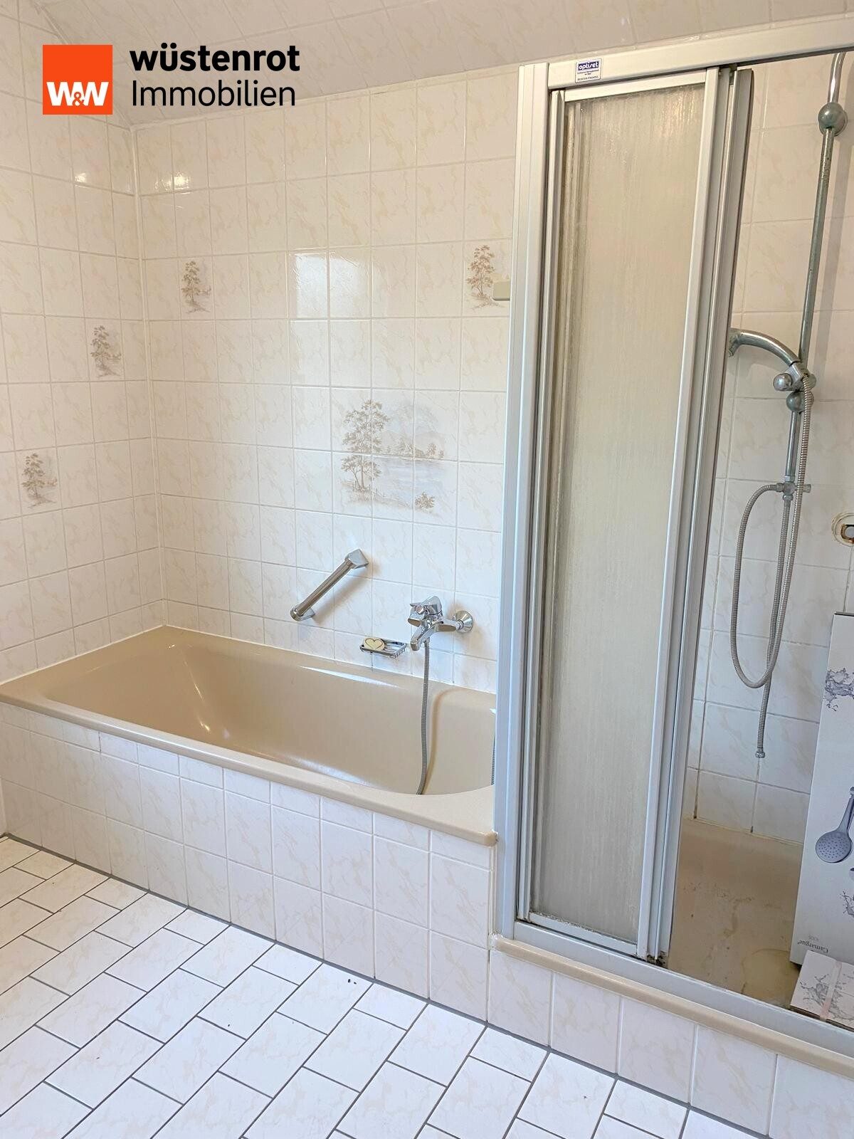 Immobilienangebot - Eschach - Alle - Sofort einziehen! Wohnhaus in ruhiger Wohnlage mit Garage, offener Kamin und großem Hobbyraum!