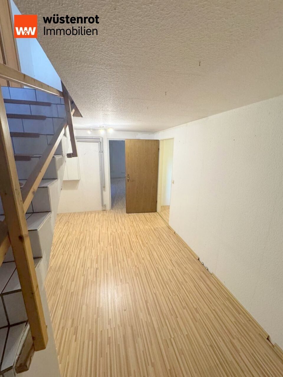 Immobilienangebot - Eschach - Alle - Sofort einziehen! Wohnhaus in ruhiger Wohnlage mit Garage, offener Kamin und großem Hobbyraum!