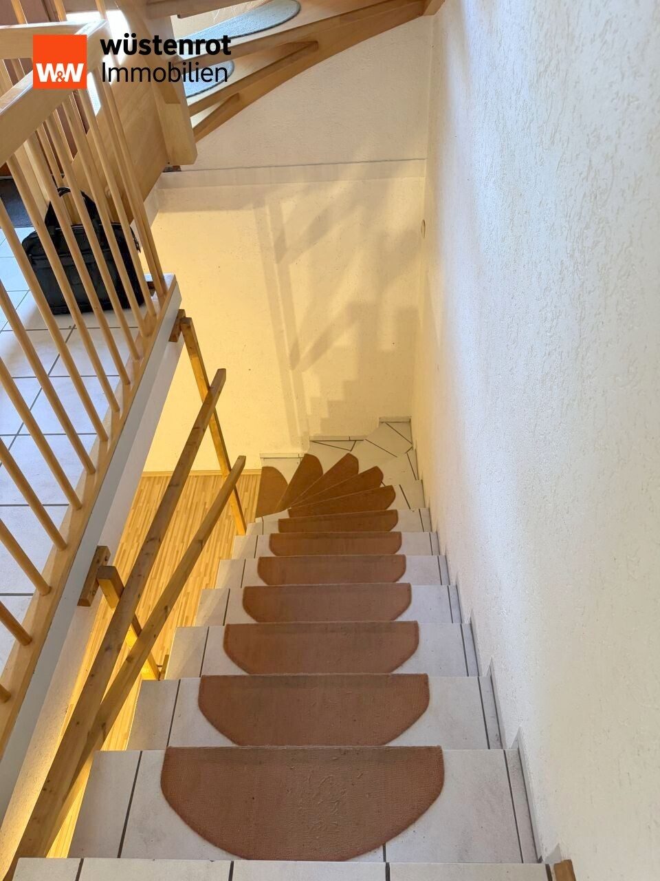 Immobilienangebot - Eschach - Alle - Sofort einziehen! Wohnhaus in ruhiger Wohnlage mit Garage, offener Kamin und großem Hobbyraum!