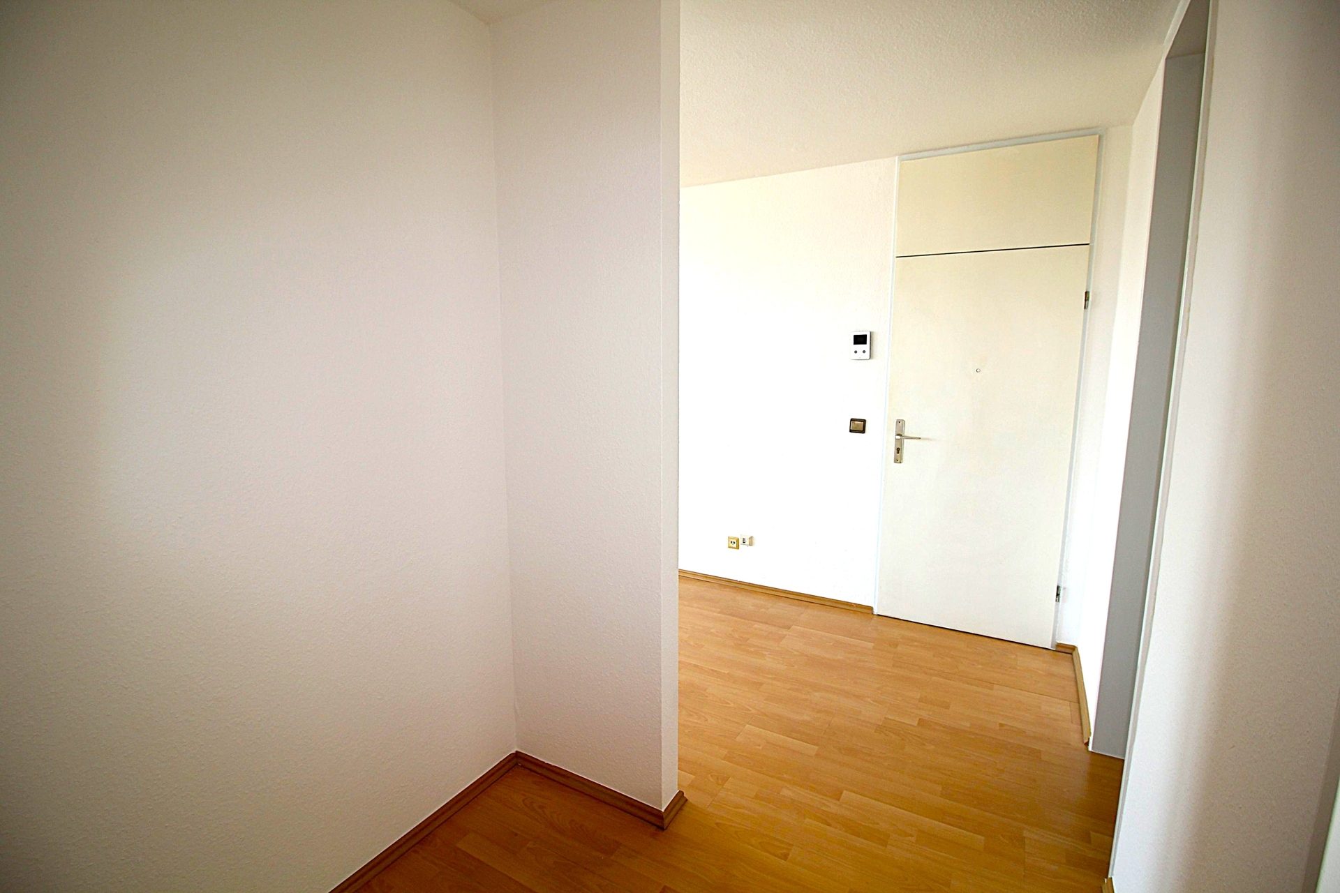Immobilienangebot - Sankt Augustin - Alle - Bezugsfreie, barrierearme und frisch renovierte 2 Zimmer ETW mit Terrasse, Aufzug und TG-Stellplatz.