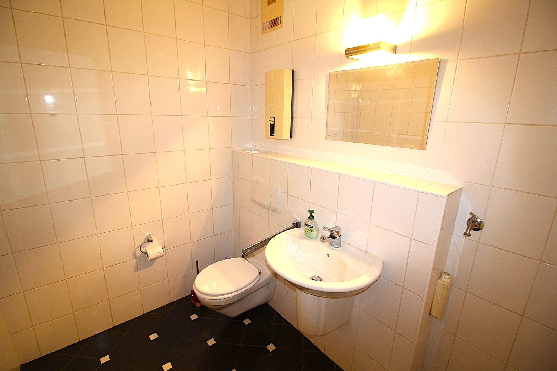Immobilienangebot - Sankt Augustin - Alle - Bezugsfreie, barrierearme und frisch renovierte 2 Zimmer ETW mit Terrasse, Aufzug und TG-Stellplatz.