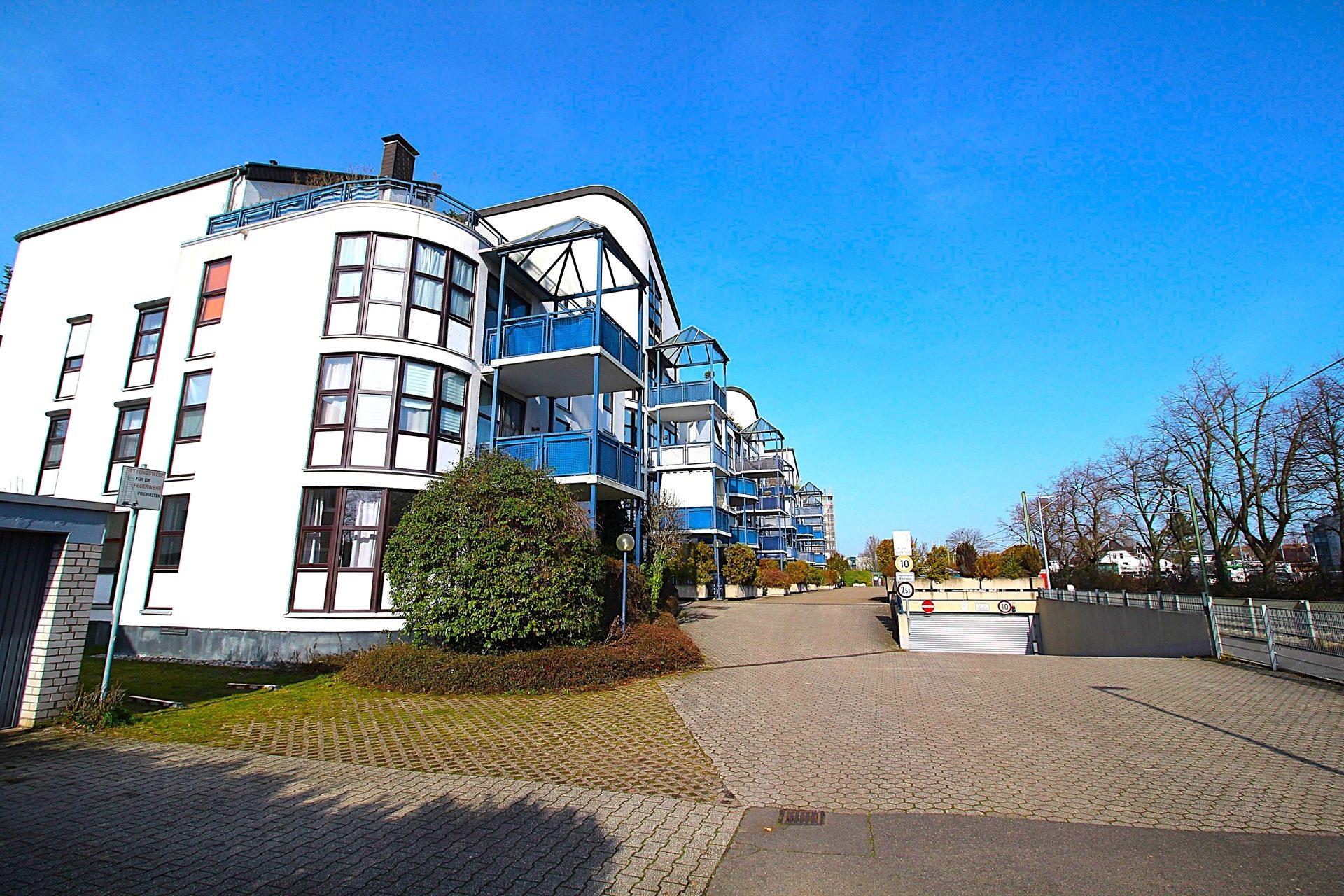 Immobilienangebot - Sankt Augustin - Alle - Bezugsfreie, barrierearme und frisch renovierte 2 Zimmer ETW mit Terrasse, Aufzug und TG-Stellplatz.