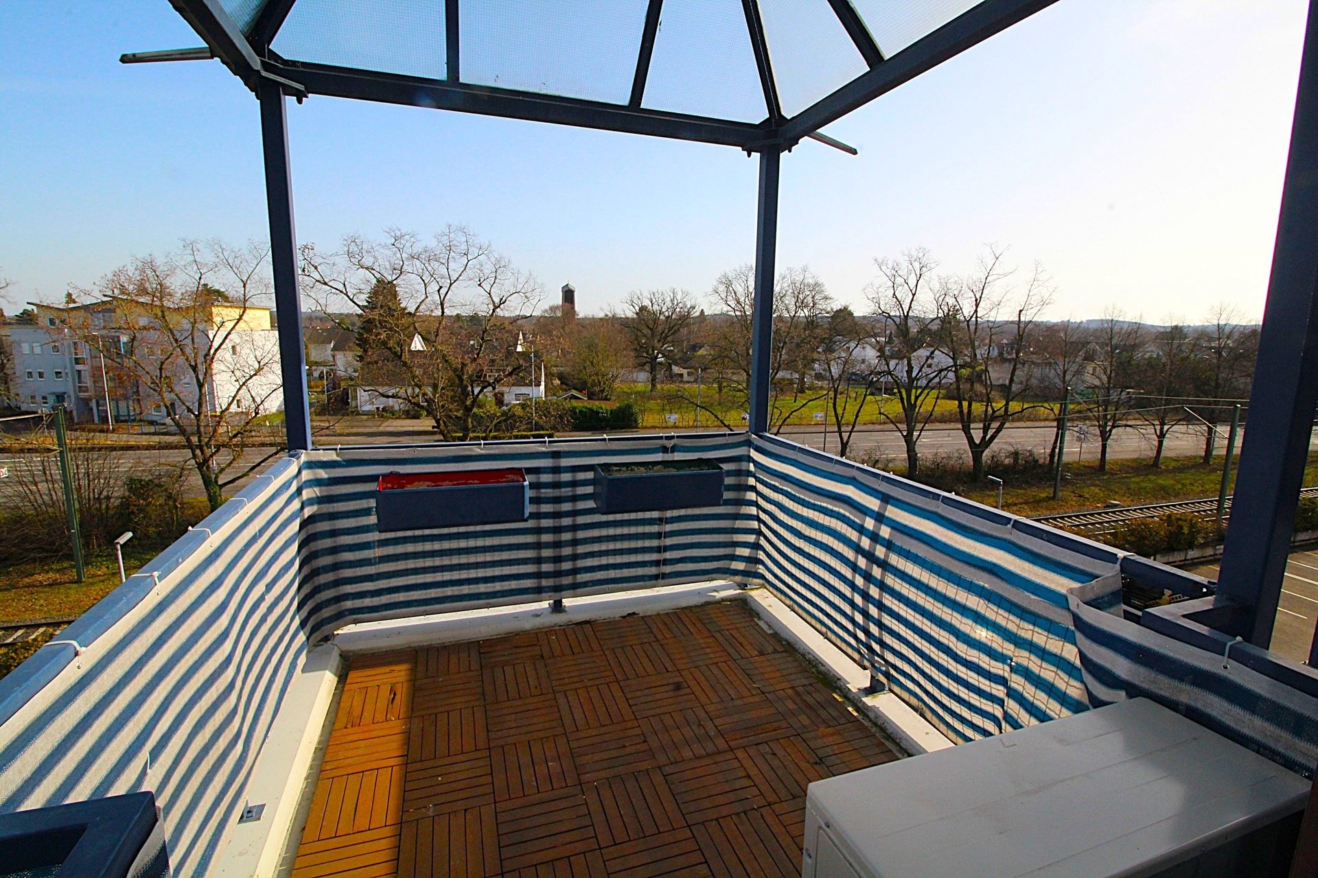 Immobilienangebot - Sankt Augustin - Alle - Bezugsfreie, barrierearme und frisch renovierte 2 Zimmer ETW mit Terrasse, Aufzug und TG-Stellplatz.