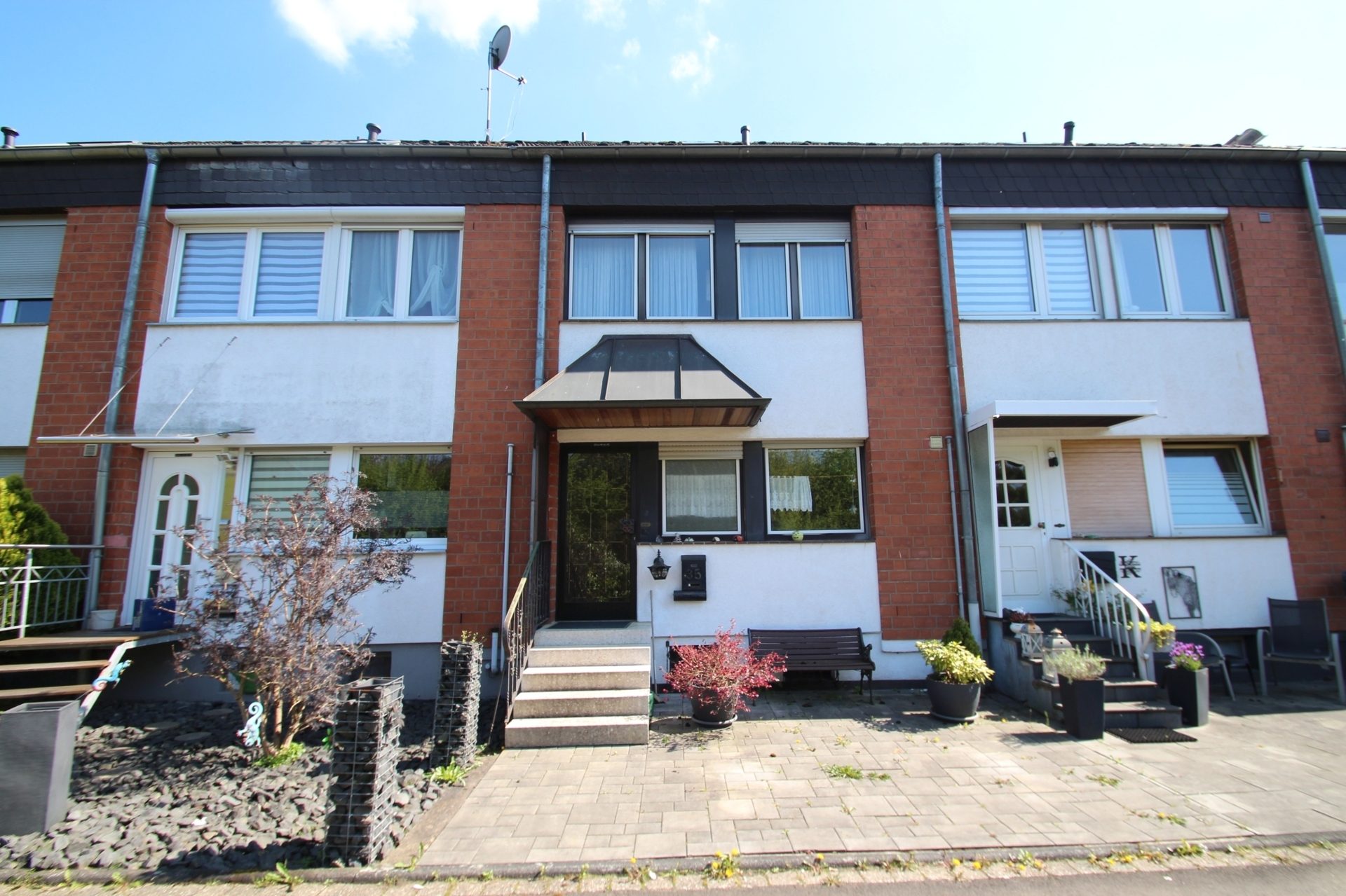 Immobilienangebot - Lohmar - Alle - Mit 3D: Reihenhaus mit Terrasse & viel Potenzial – 
Ihr neues Zuhause wartet!