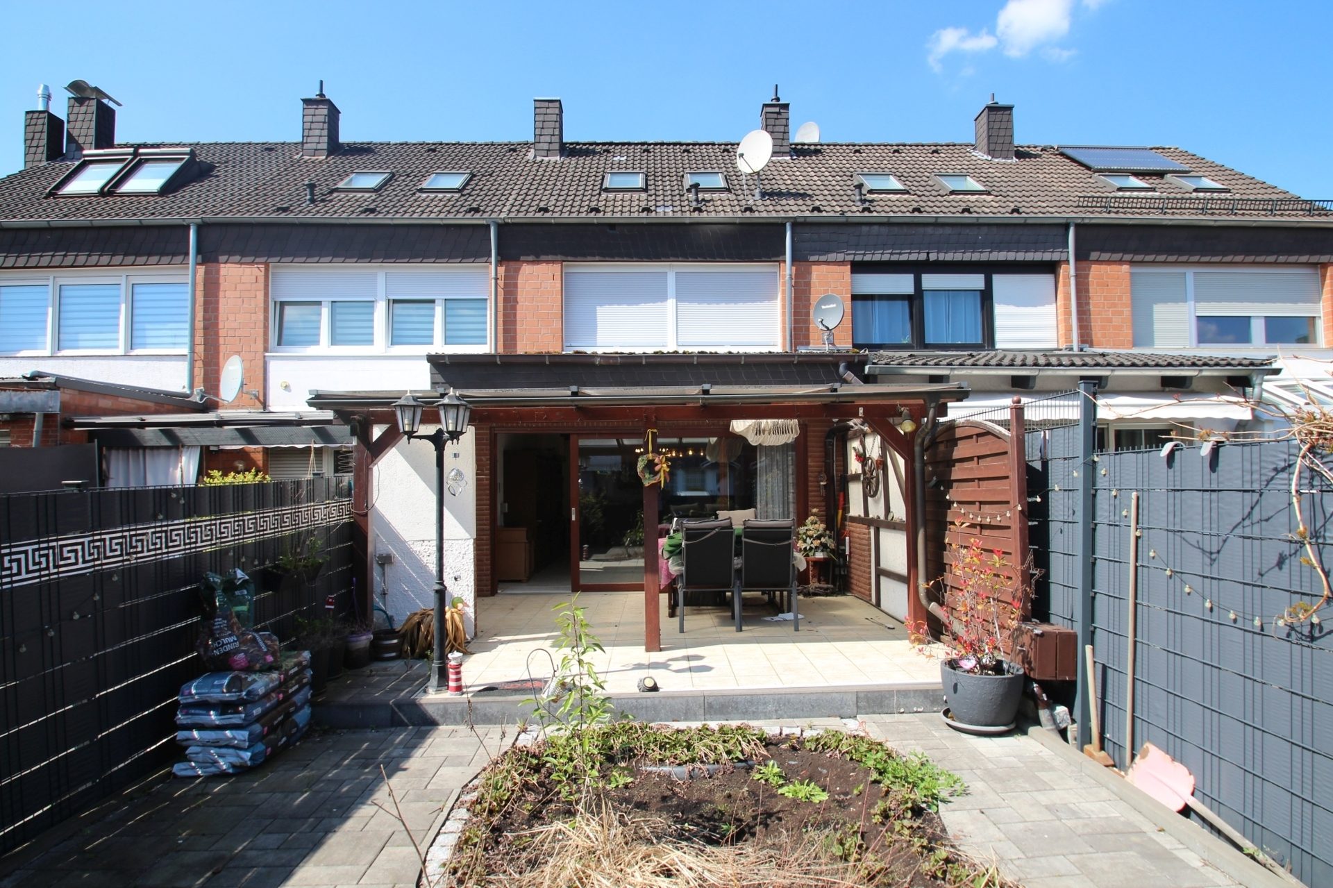 Immobilienangebot - Lohmar - Alle - Mit 3D: Reihenhaus mit Terrasse & viel Potenzial – 
Ihr neues Zuhause wartet!